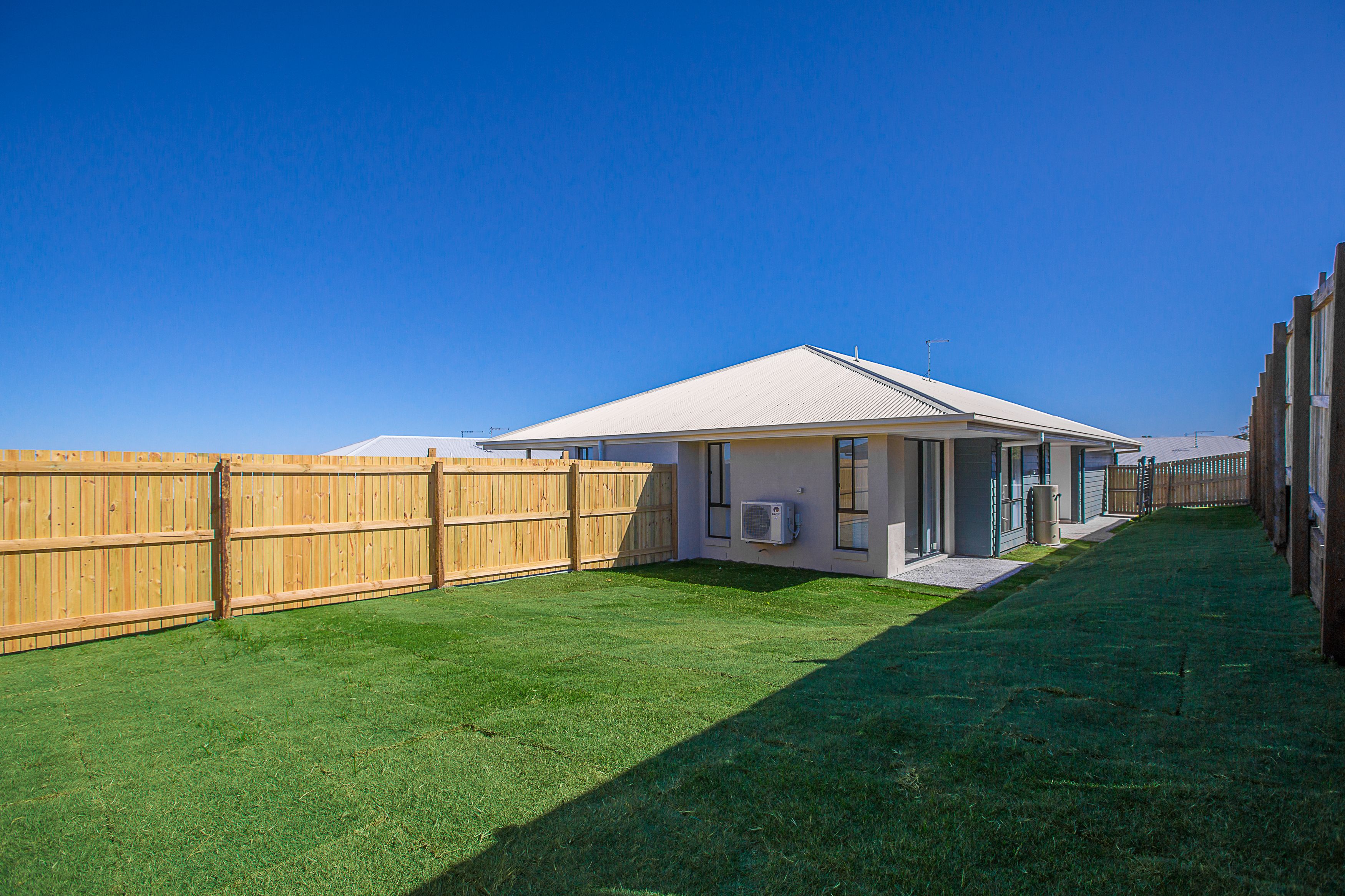 2/13 Bulloo Crescent, BRASSALL, QLD 4305