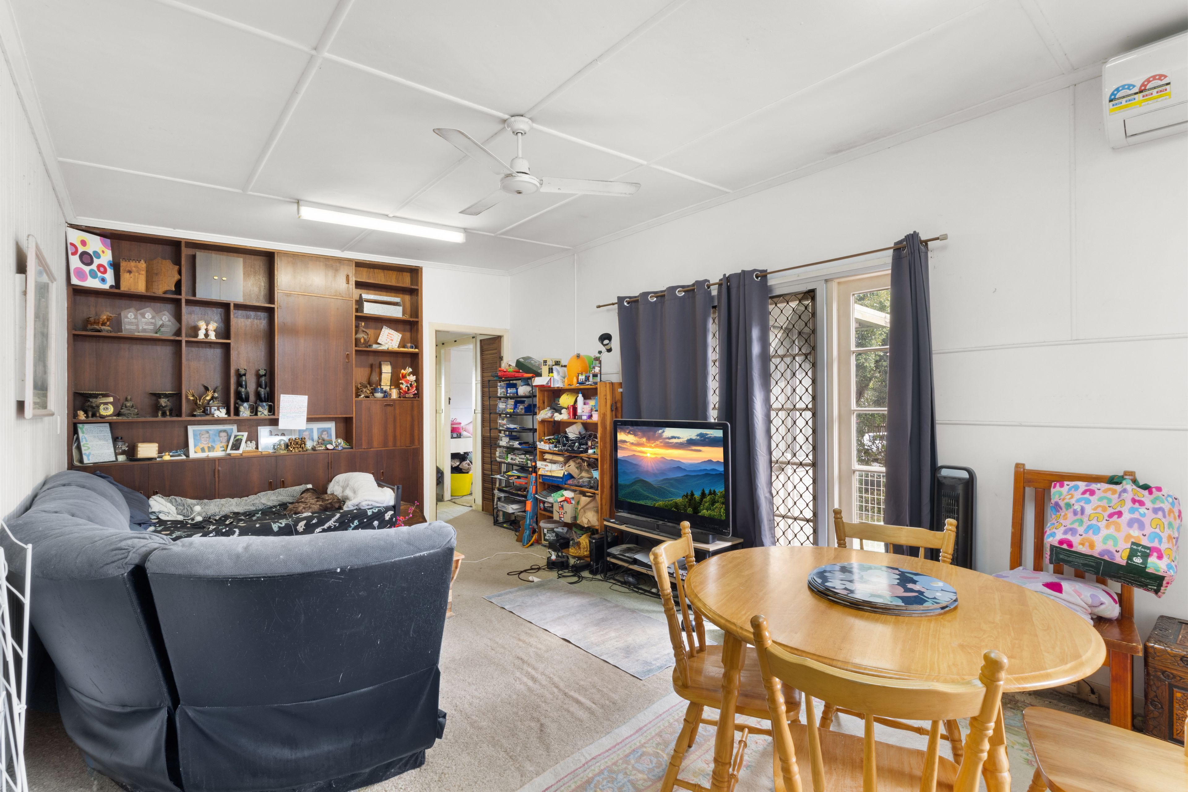 35 Helles Street — photo 3 of 17