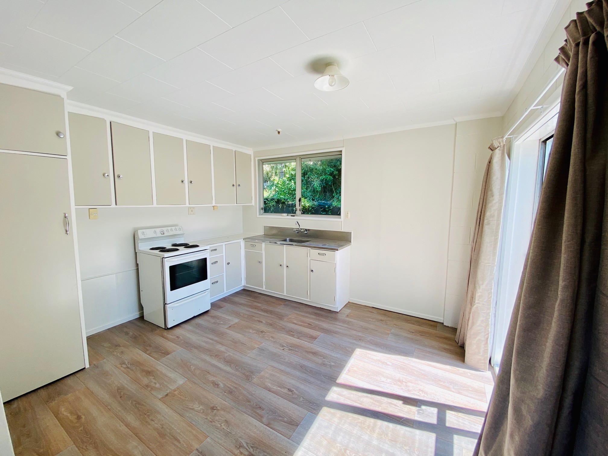 2/117A Seaview Road, Westown, New Plymouth District