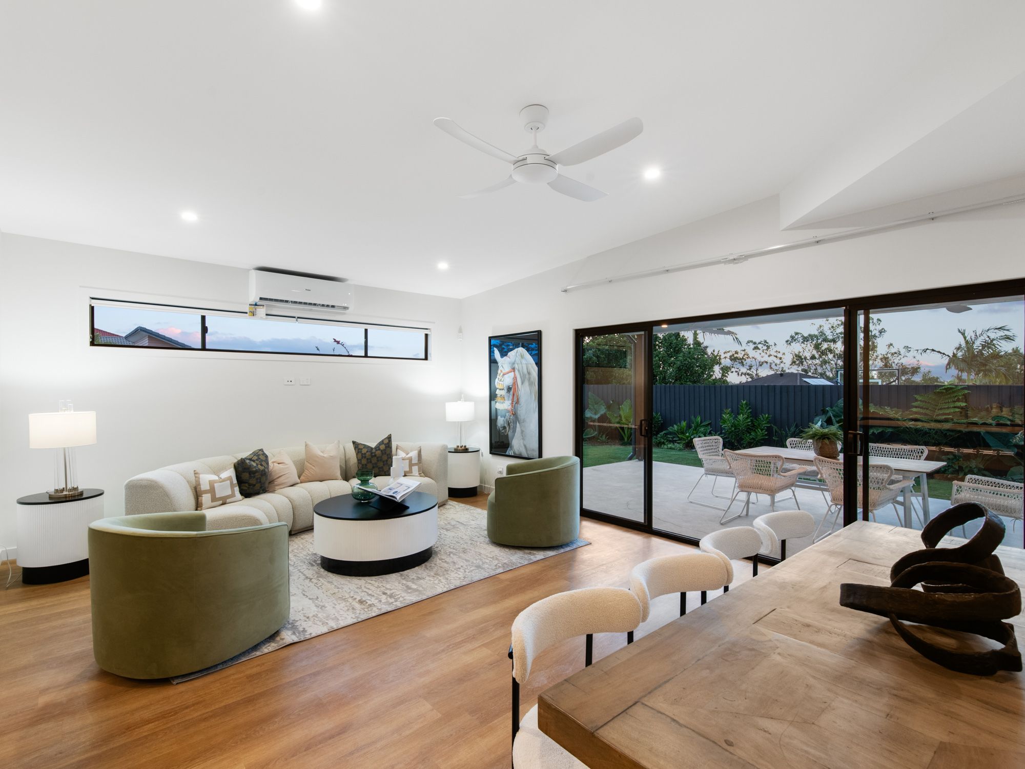 4 Woodlark Crescent, Parkinson, QLD 4115
