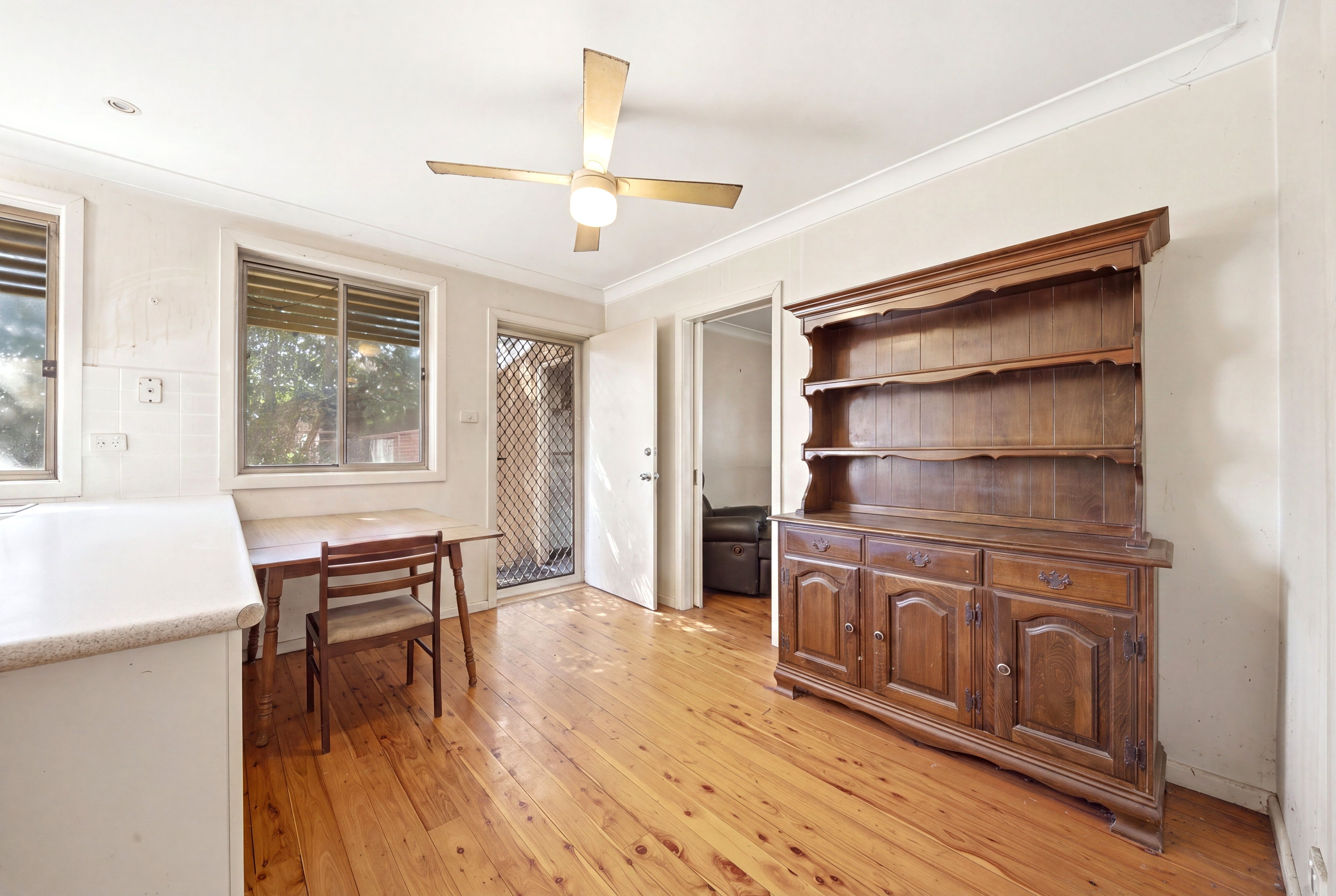 14 Milton Close — photo 4 of 9