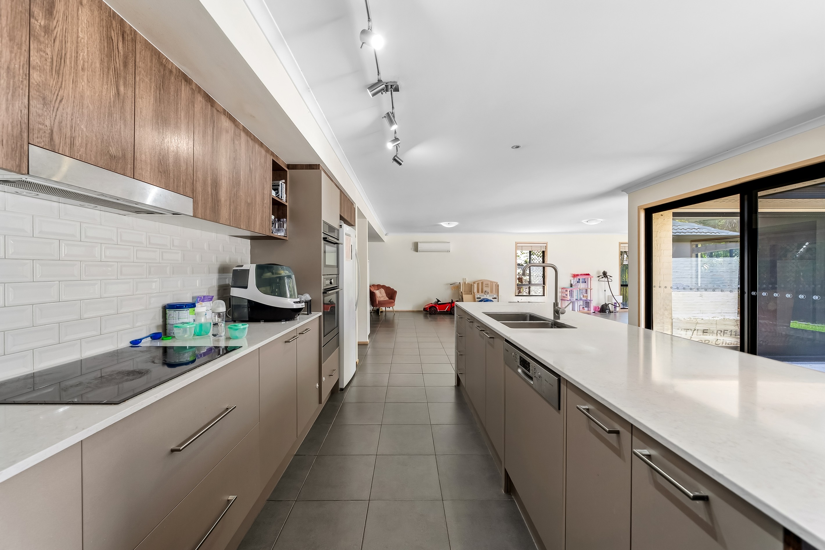 33 Brighton Parade, Forest Lake, QLD 4078