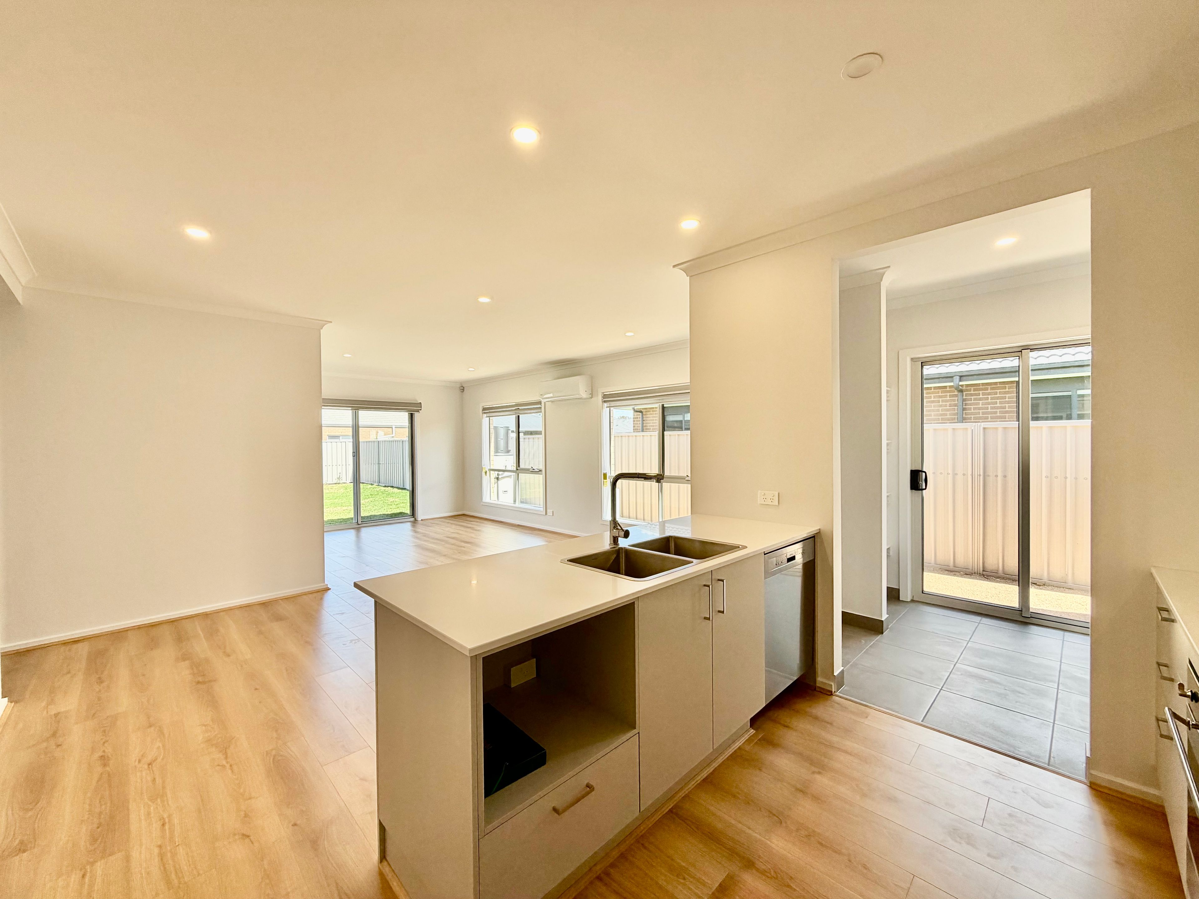 8 Ambridge Avenue — photo 4 of 14