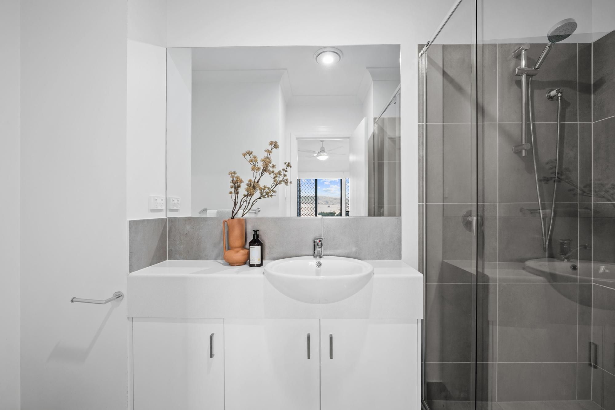 8 Torrens Parkway — photo 12 of 21