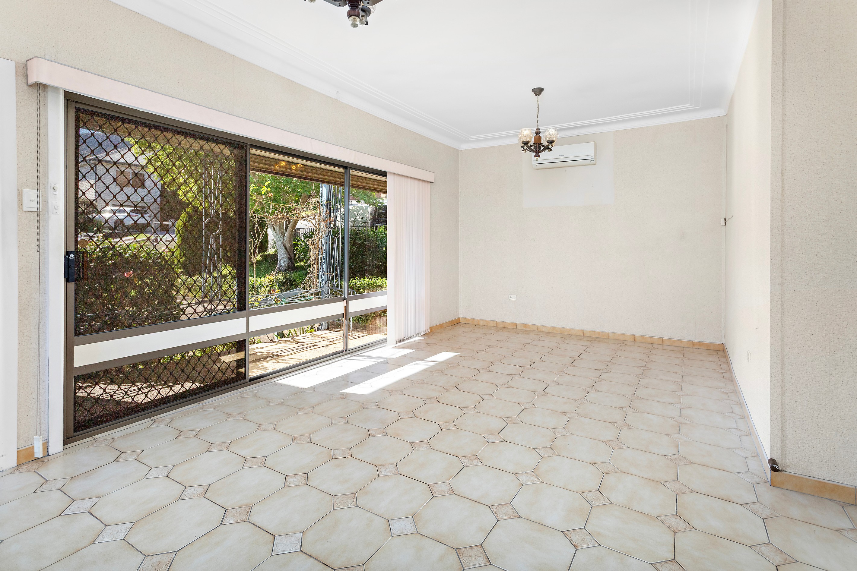 13 Lexburn Avenue, West Wollongong, NSW 2500