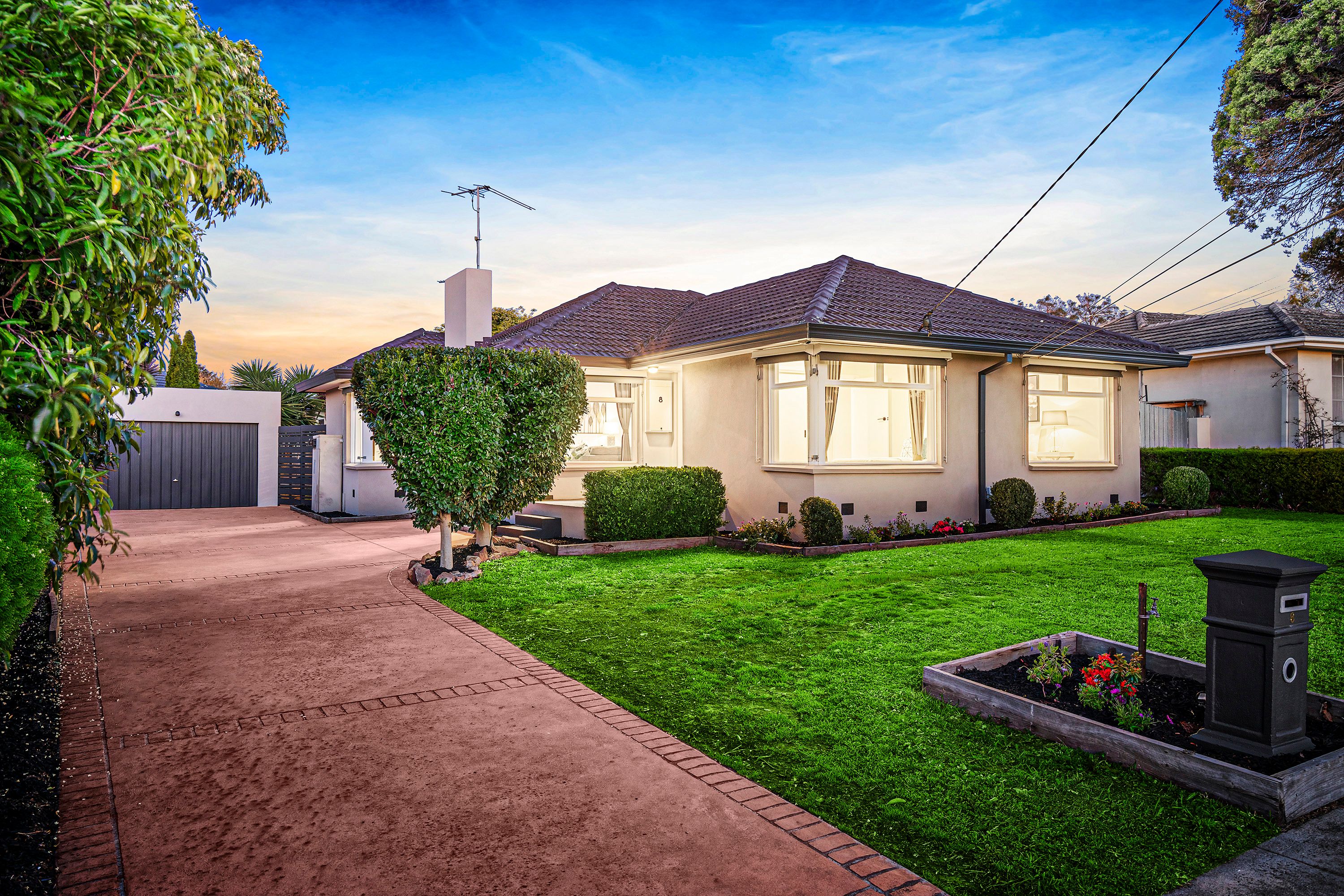 8 Emden Crescent, Mulgrave VIC 3170