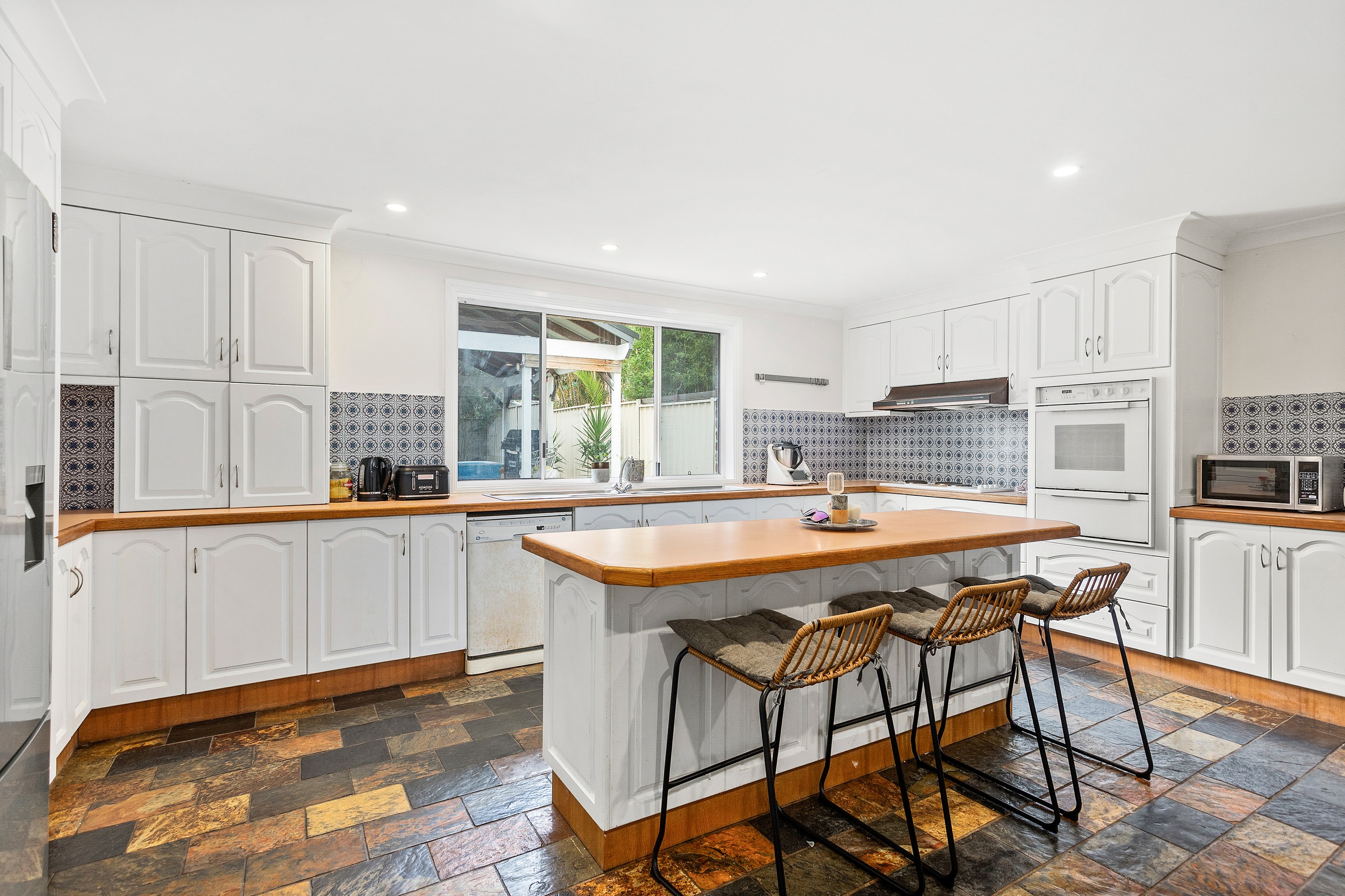 11 Raleigh Street, Albion Park, NSW 2527