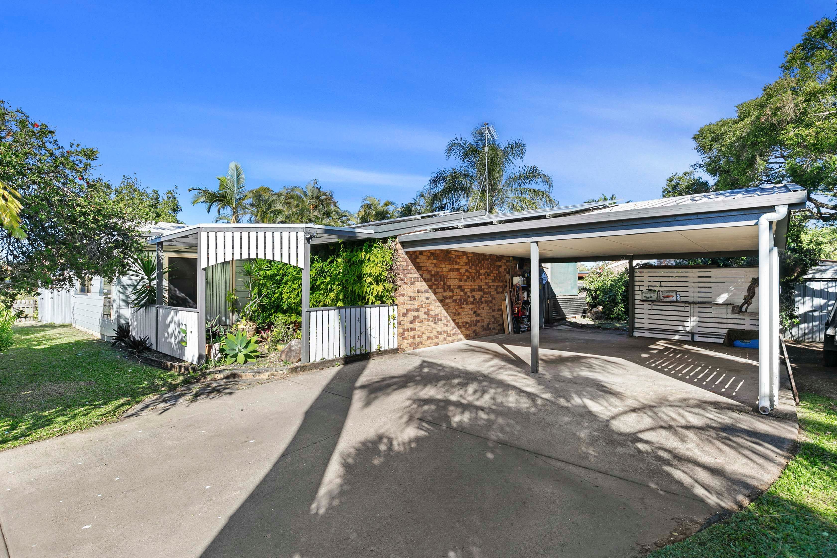 1 Burton Court, Point Vernon, QLD 4655