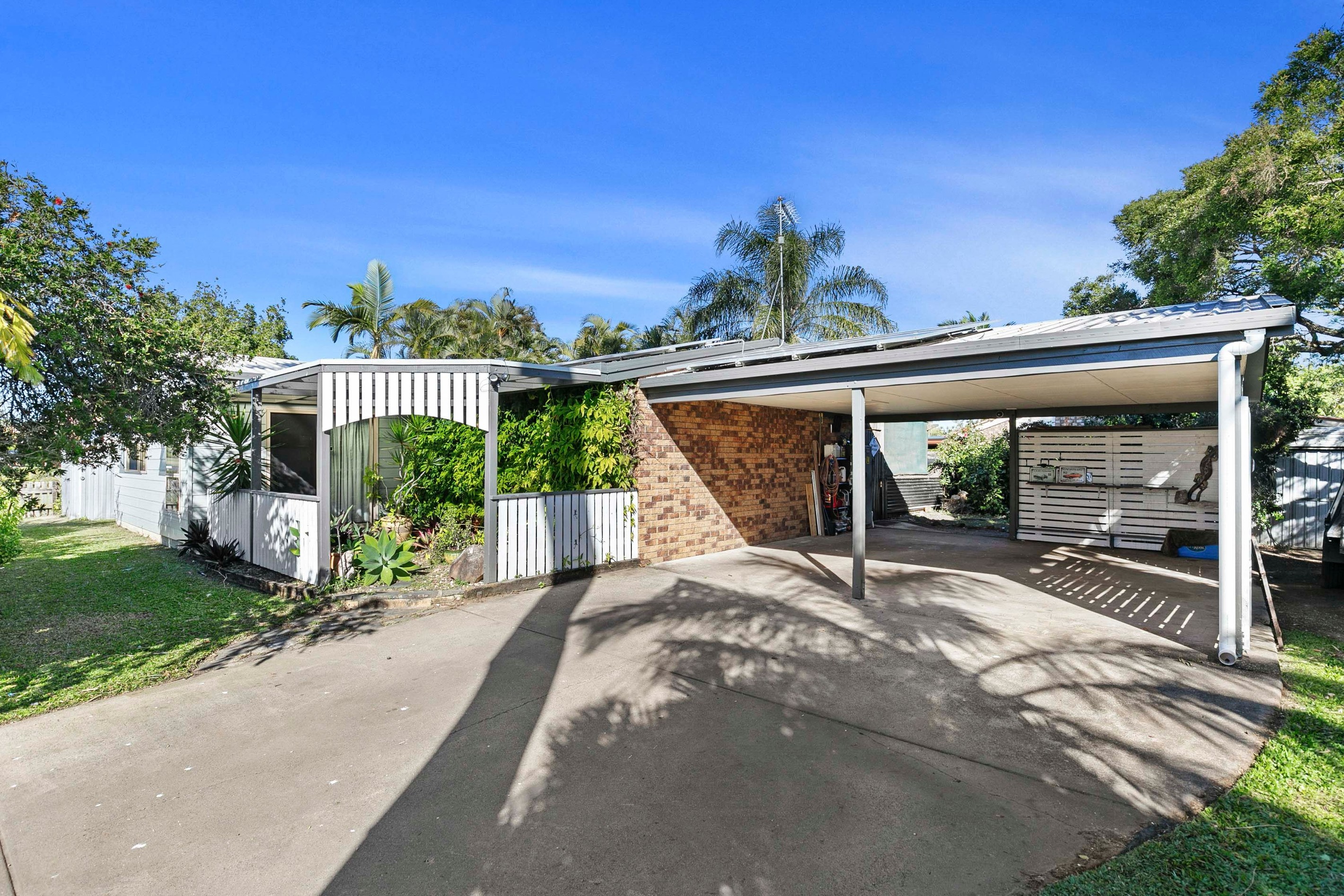 1 Burton Court, Point Vernon, QLD 4655