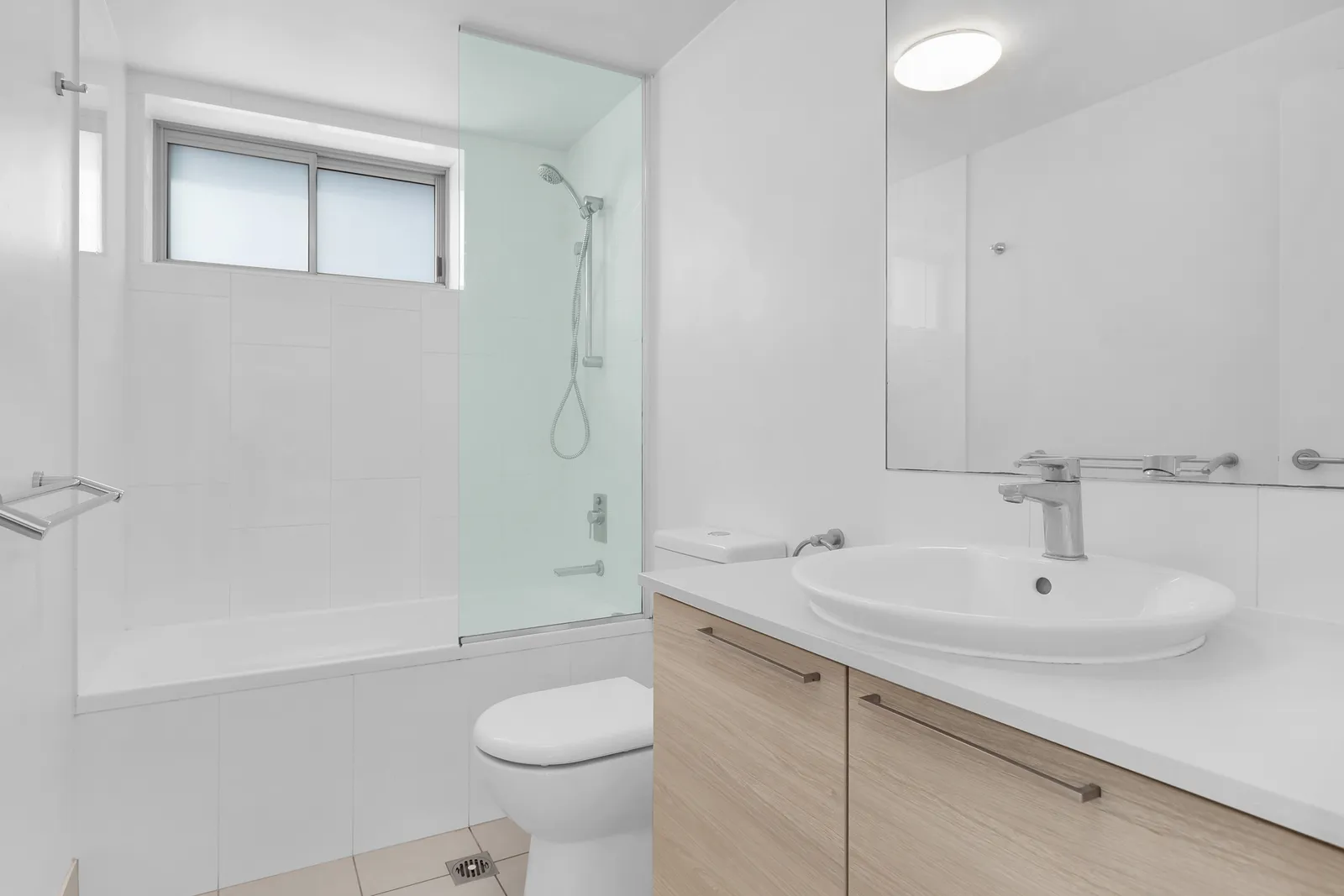 10606/8 Harbour Road, Hamilton