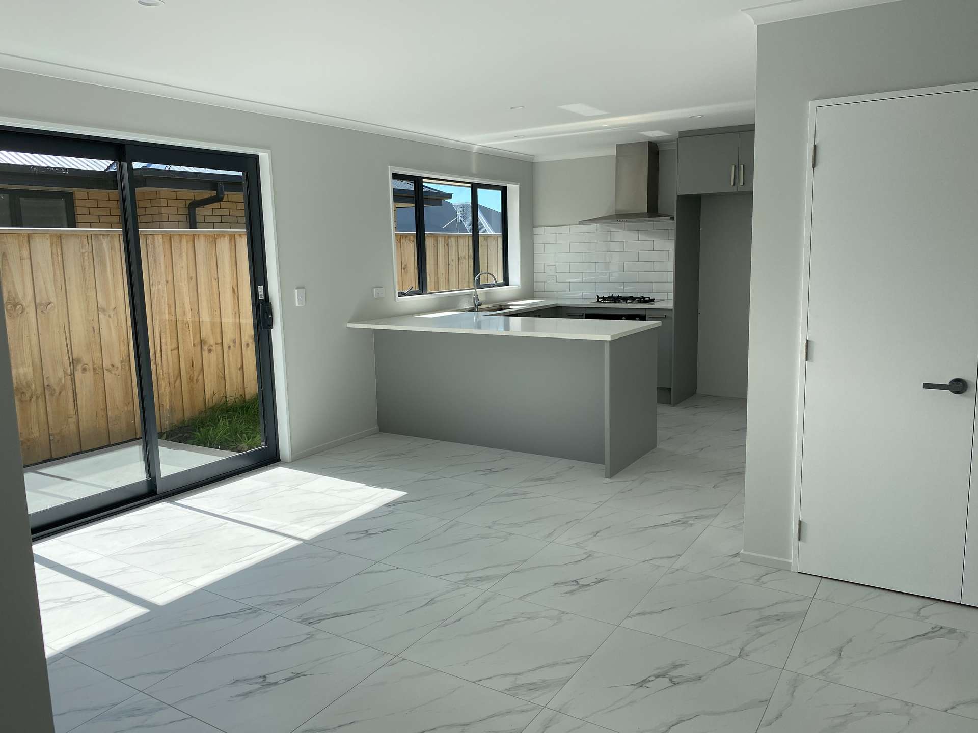 11 Nathaniel Archer Street photo 2