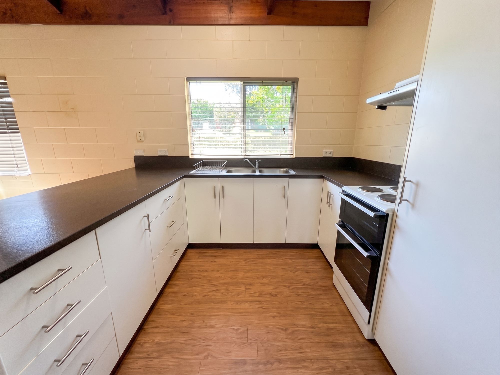 160 Robert Street — photo 10 of 21