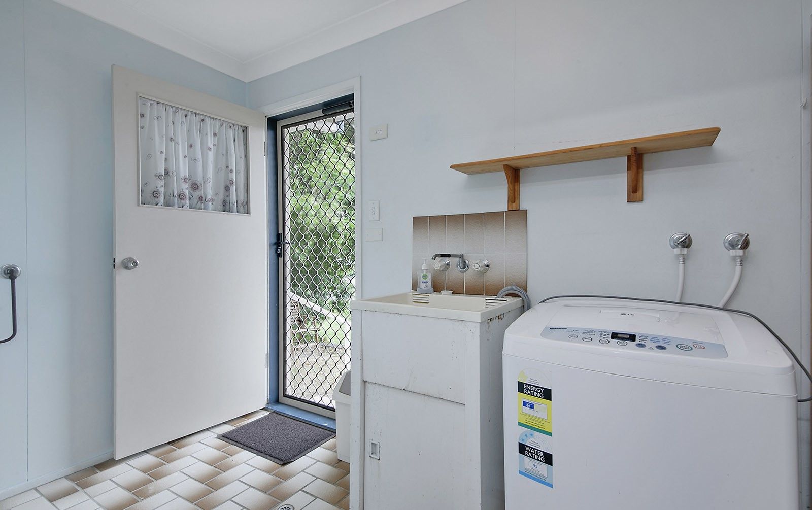 16 Singleton Street — photo 7 of 13
