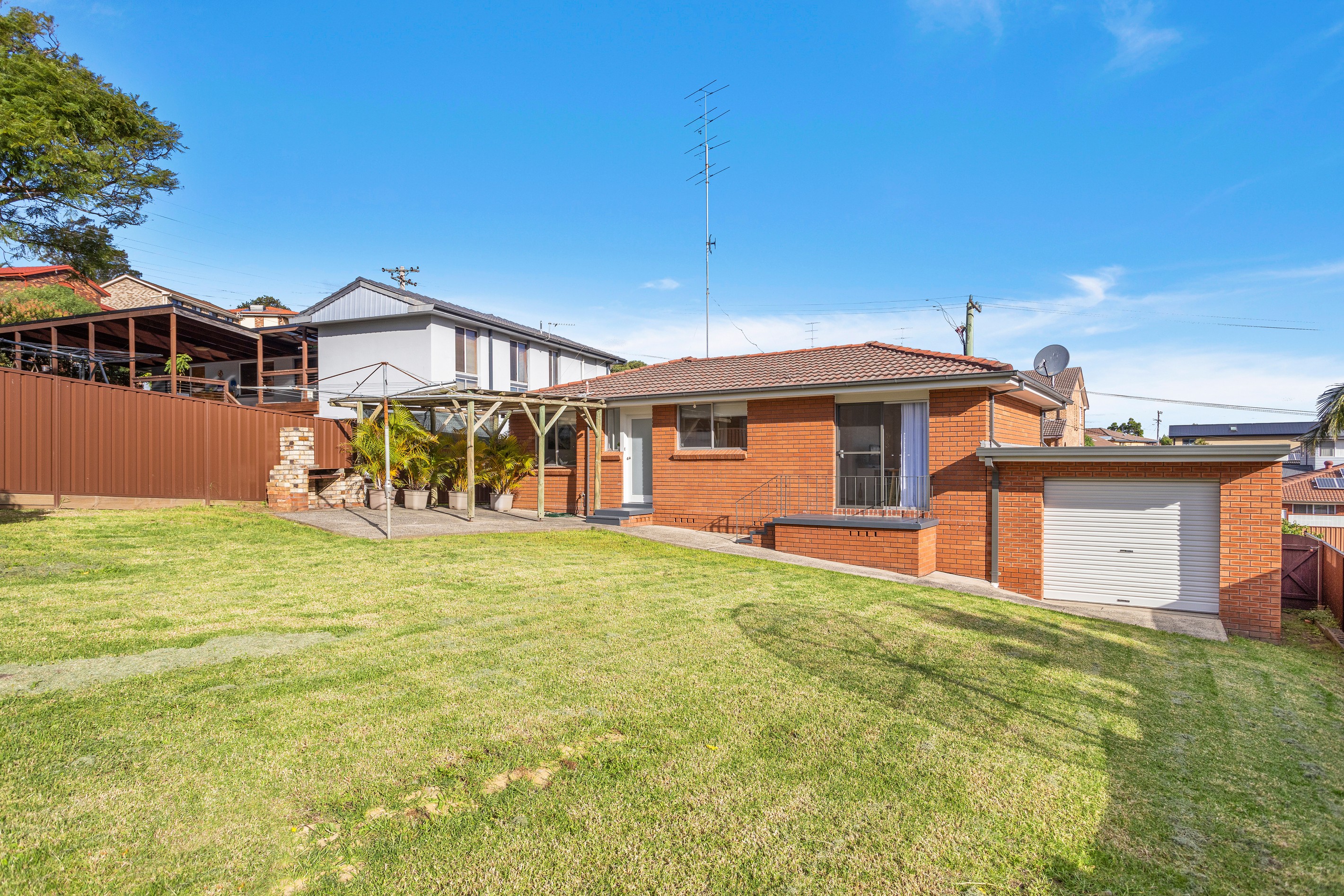 2 Mackenzie Avenue, Mount Warrigal, NSW 2528