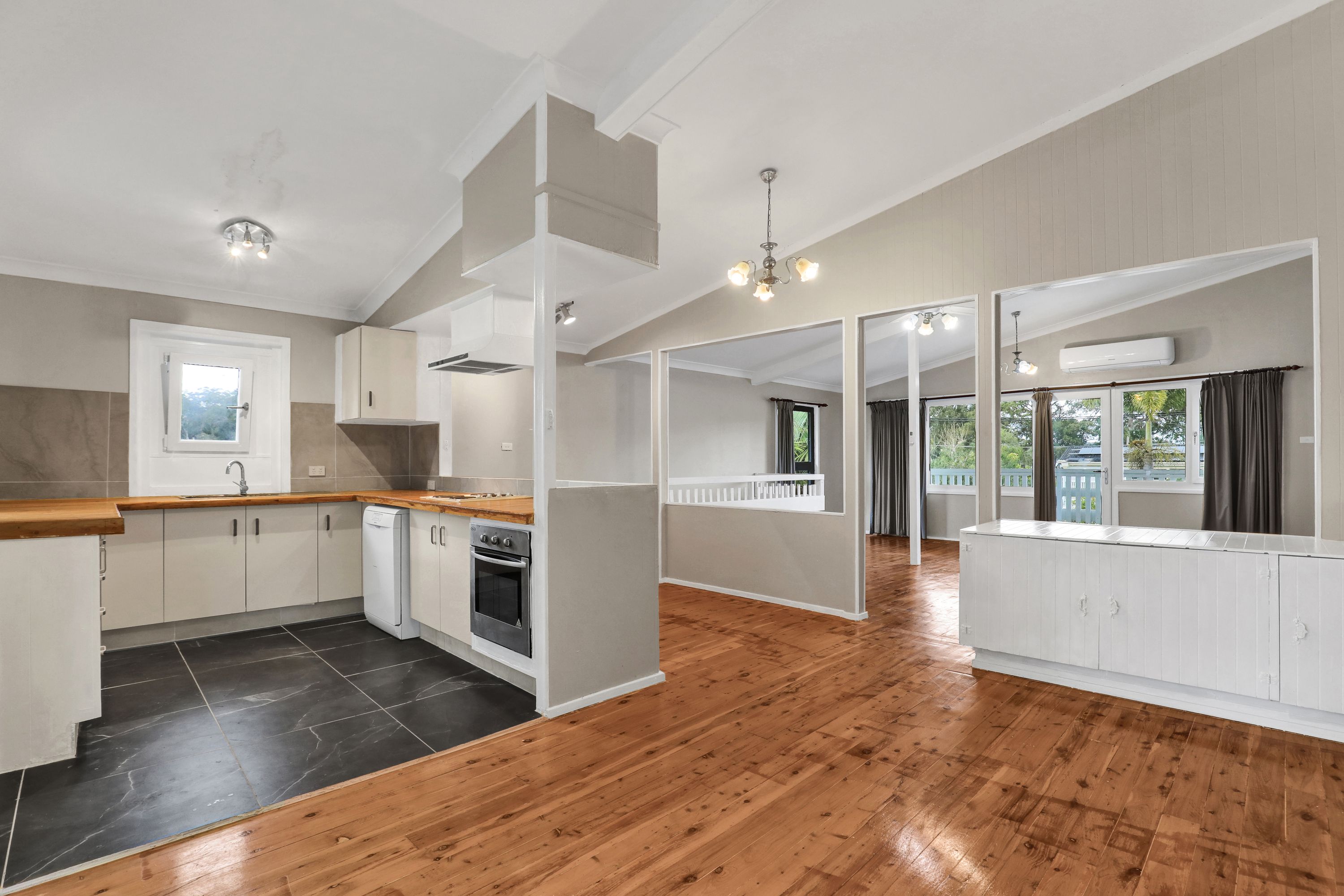 23 Boyd Avenue — photo 4 of 13