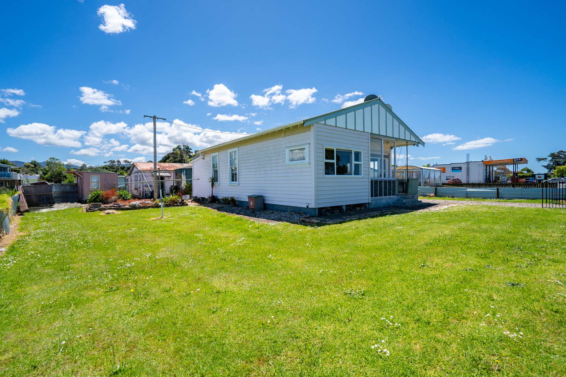 923 East Coast Road photo 7