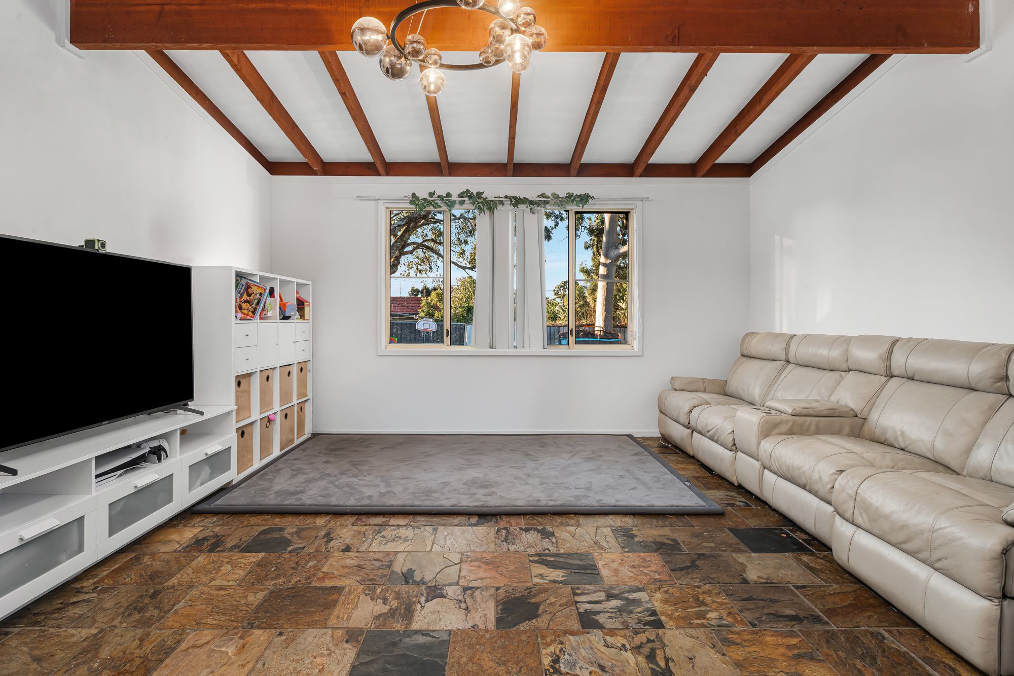 39 Kenny Avenue — photo 3 of 12
