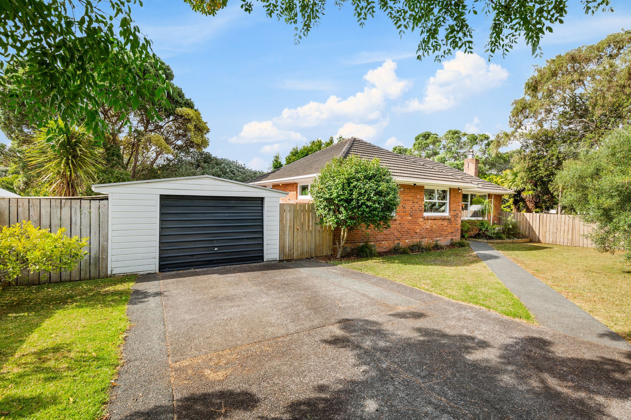 2 Cajero Place, Green Bay, Waitakere City
