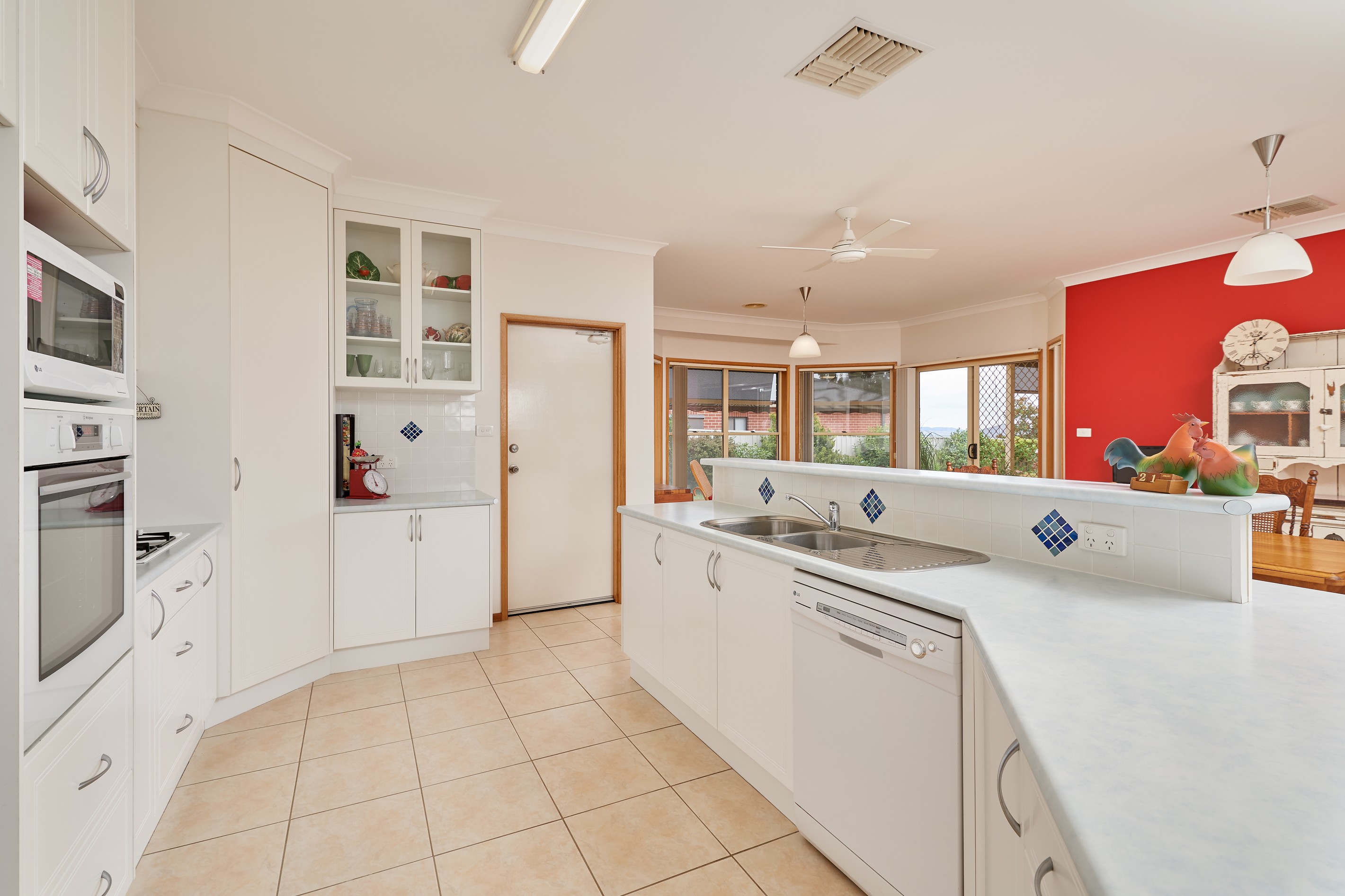 5 Marylands Way, Bourkelands, NSW 2650