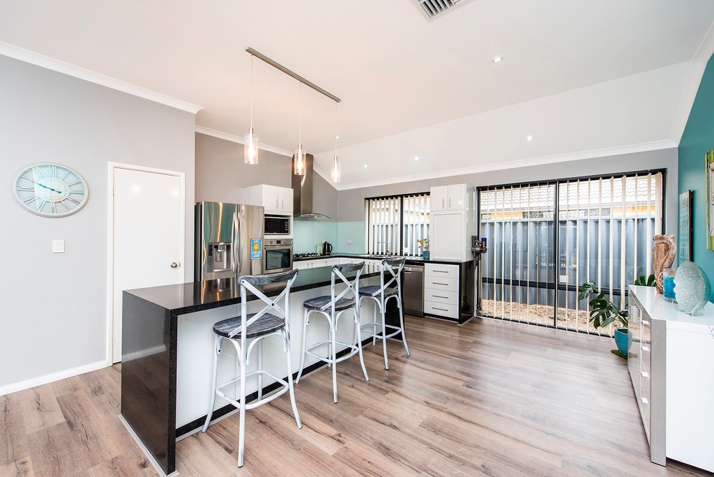 17 Chesapeake Parade, Port Kennedy, WA 6172