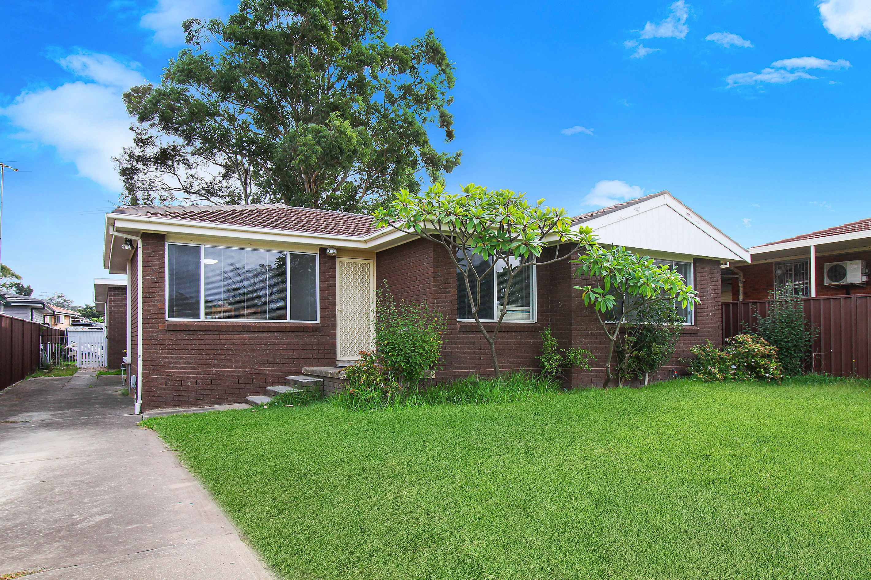 5 Denbern Street, Bossley Park, NSW 2176
