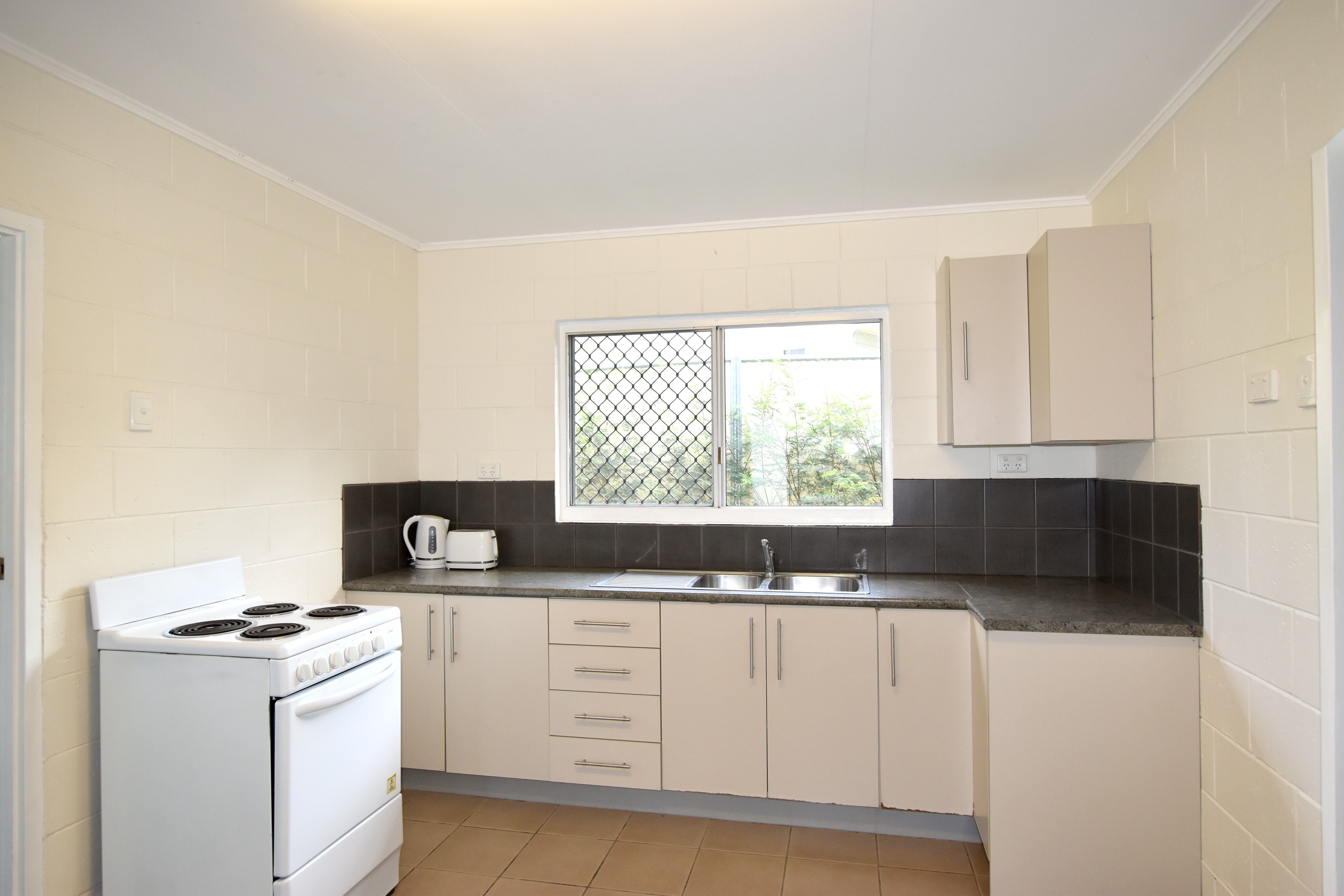 2/6 Steed Street, West Gladstone, QLD 4680
