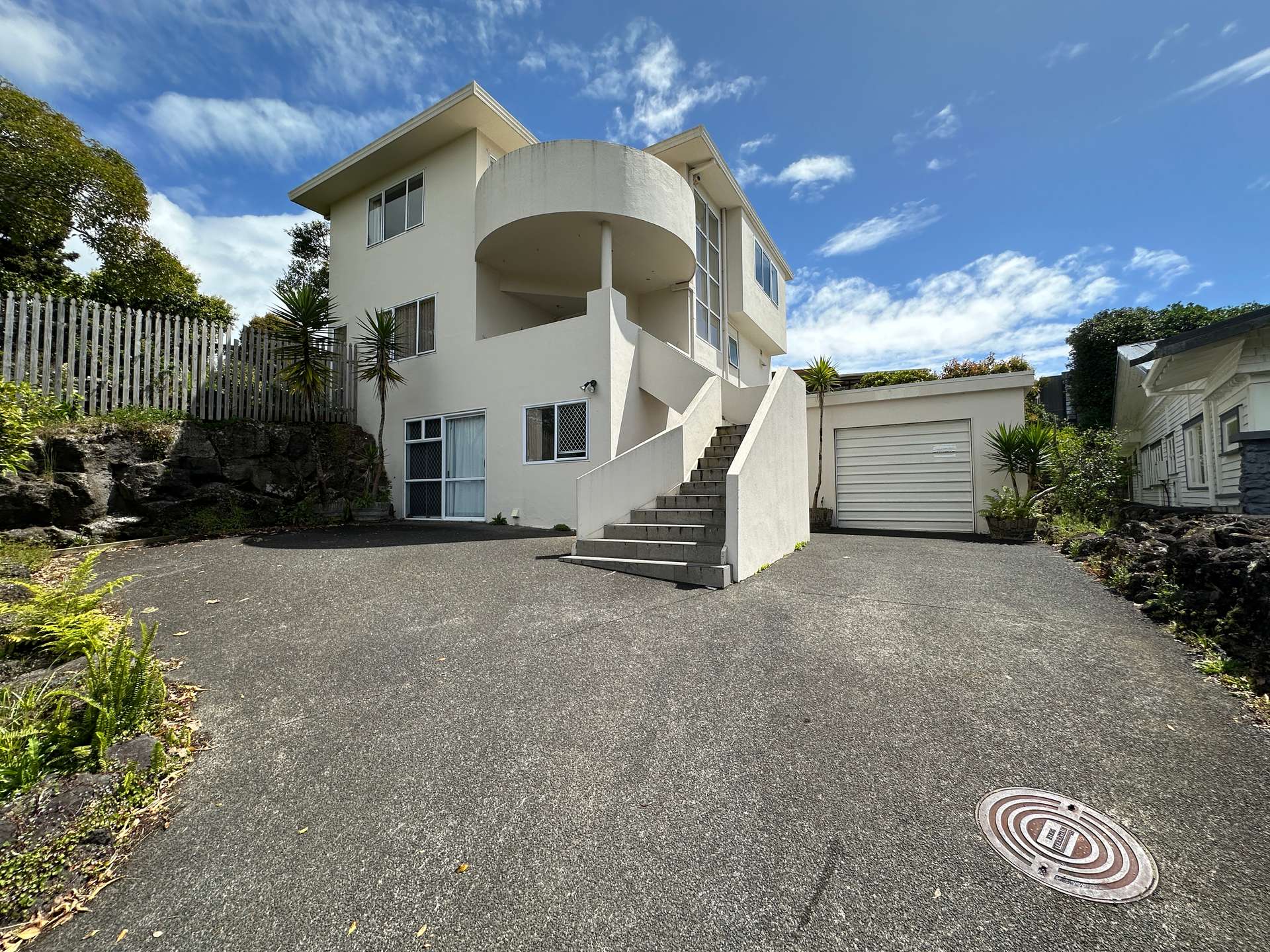 77 King George Avenue photo 3