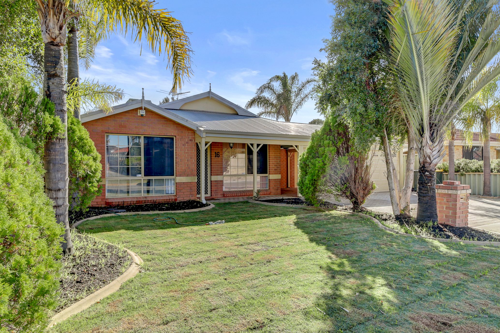 16 Woodleigh Gardens, Ballajura, WA 6066