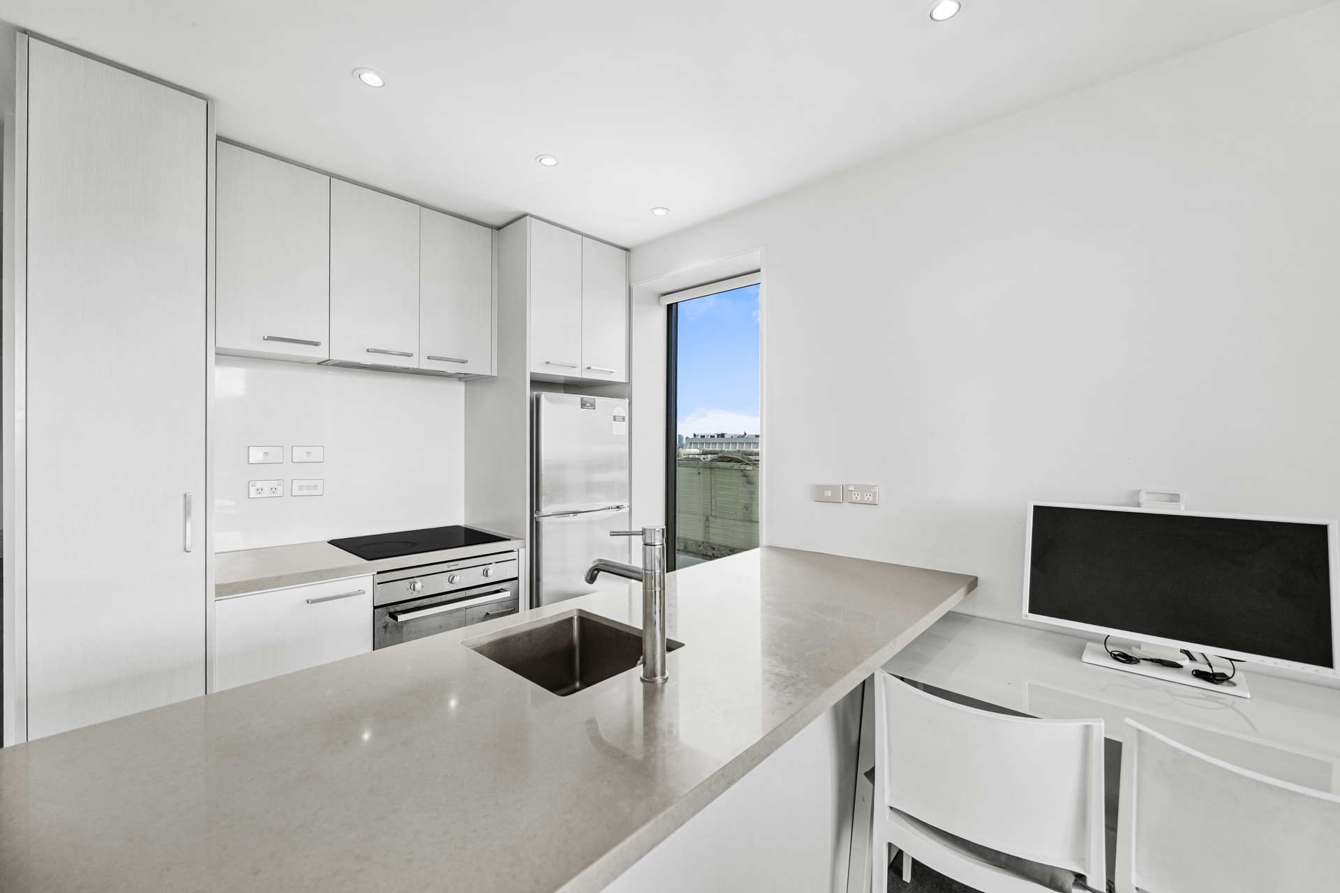 1605/8 Airedale Street photo 11