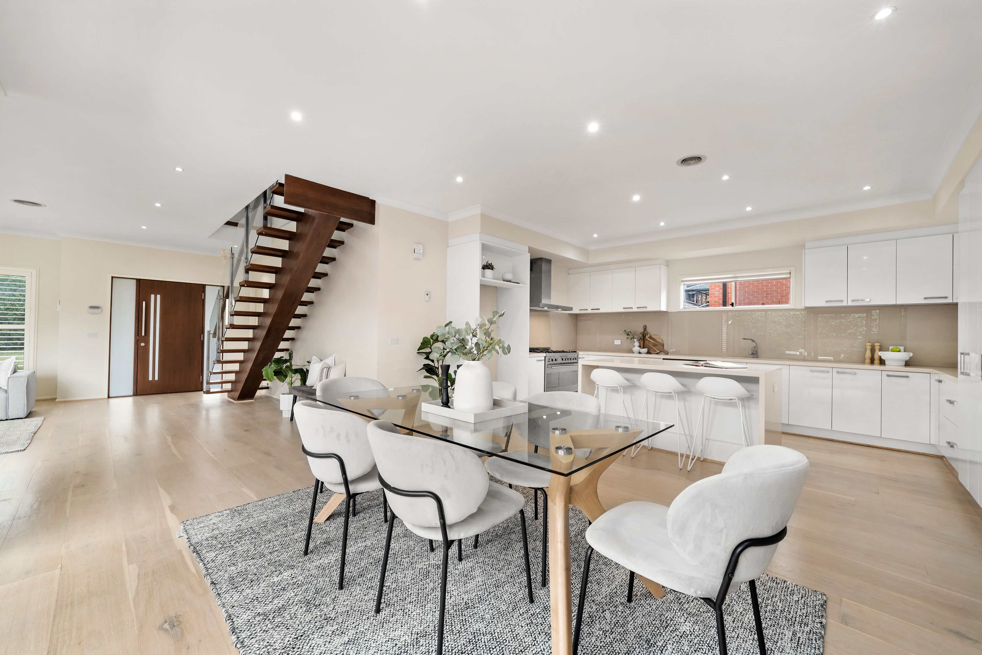 1/61 Hillview Avenue — photo 6 of 27