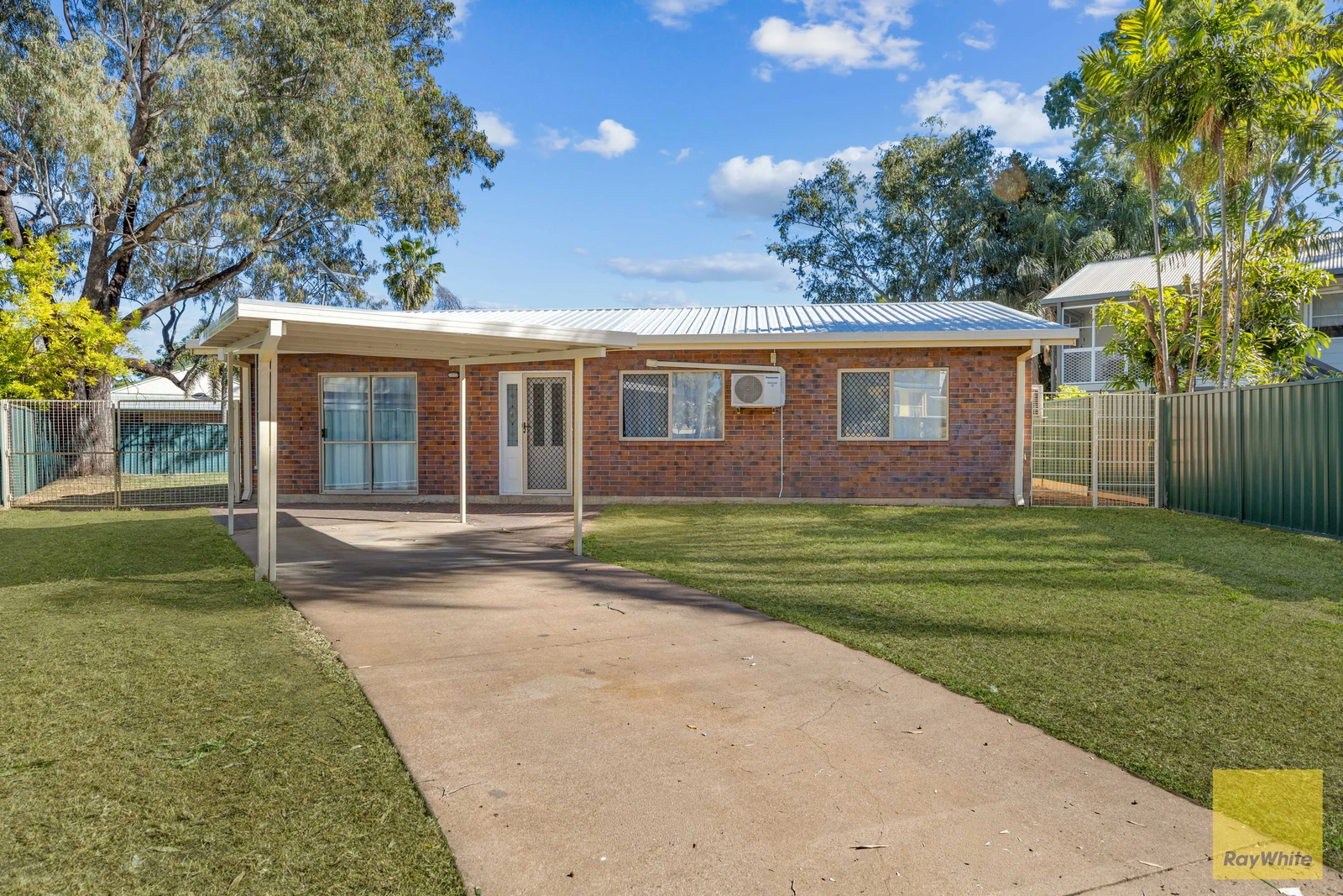 34 Dawn Crescent, Emerald, QLD 4720