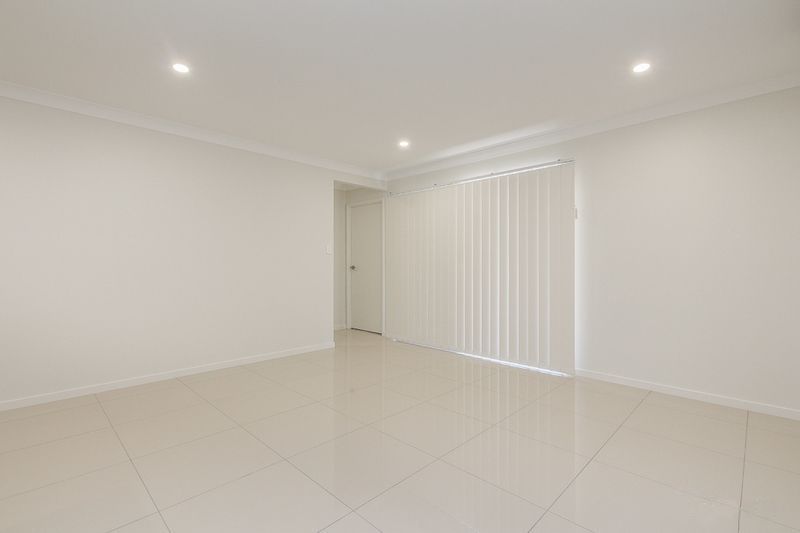 4 Sturt Street, Oxenford, QLD 4210