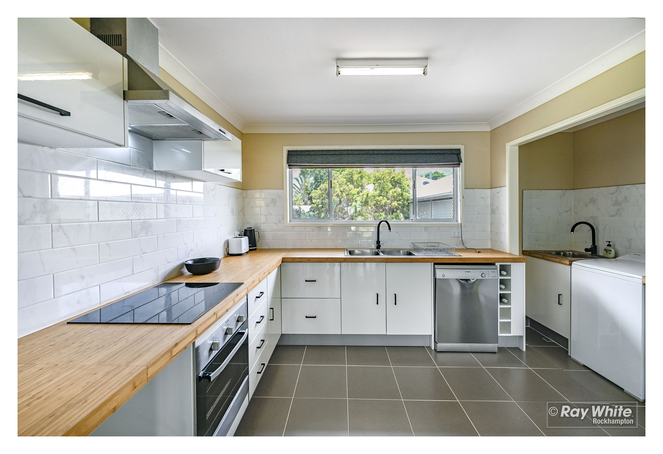 31 West Street, The Range QLD 4700