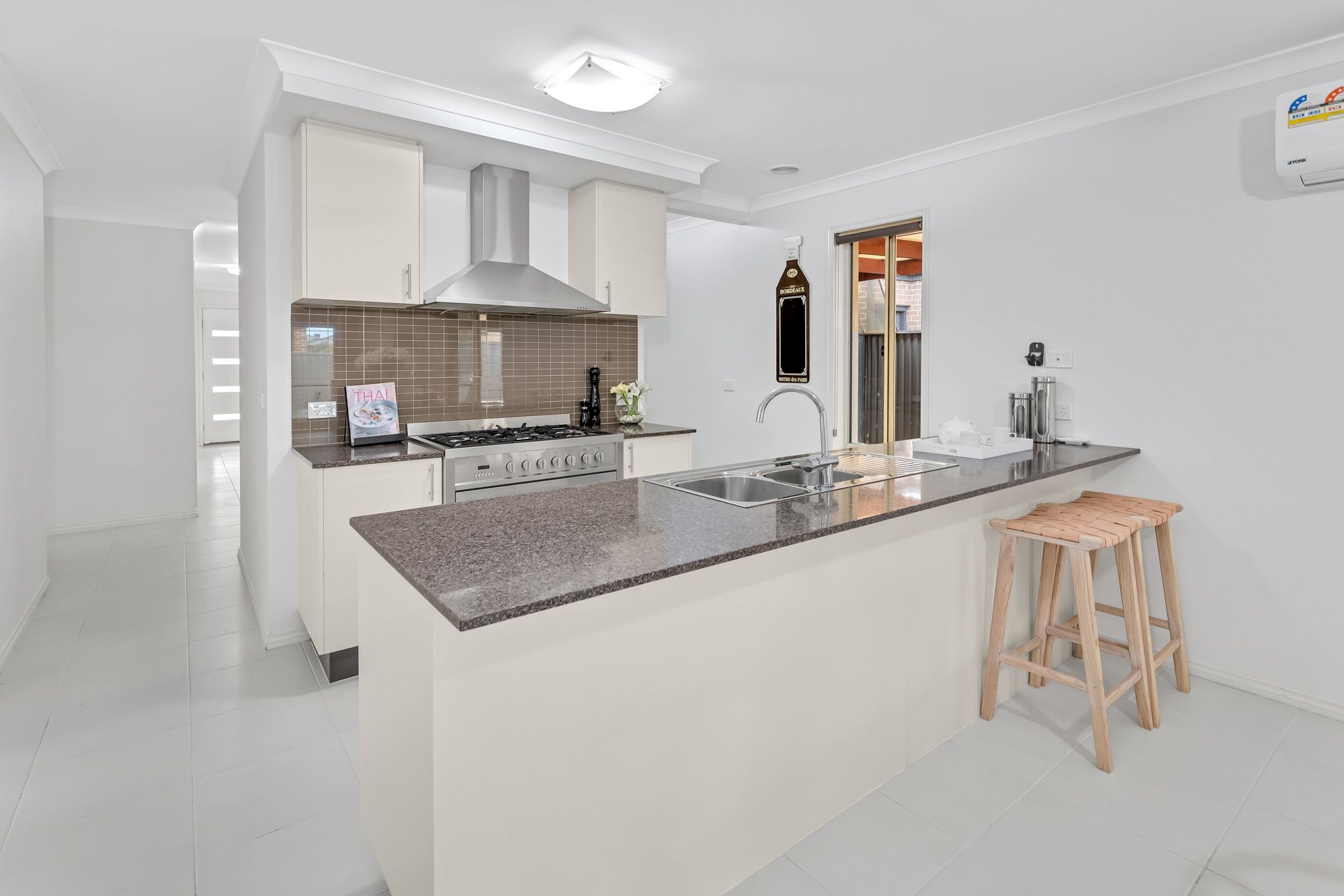 29 Holyoake Parade, Manor Lakes, VIC 3024