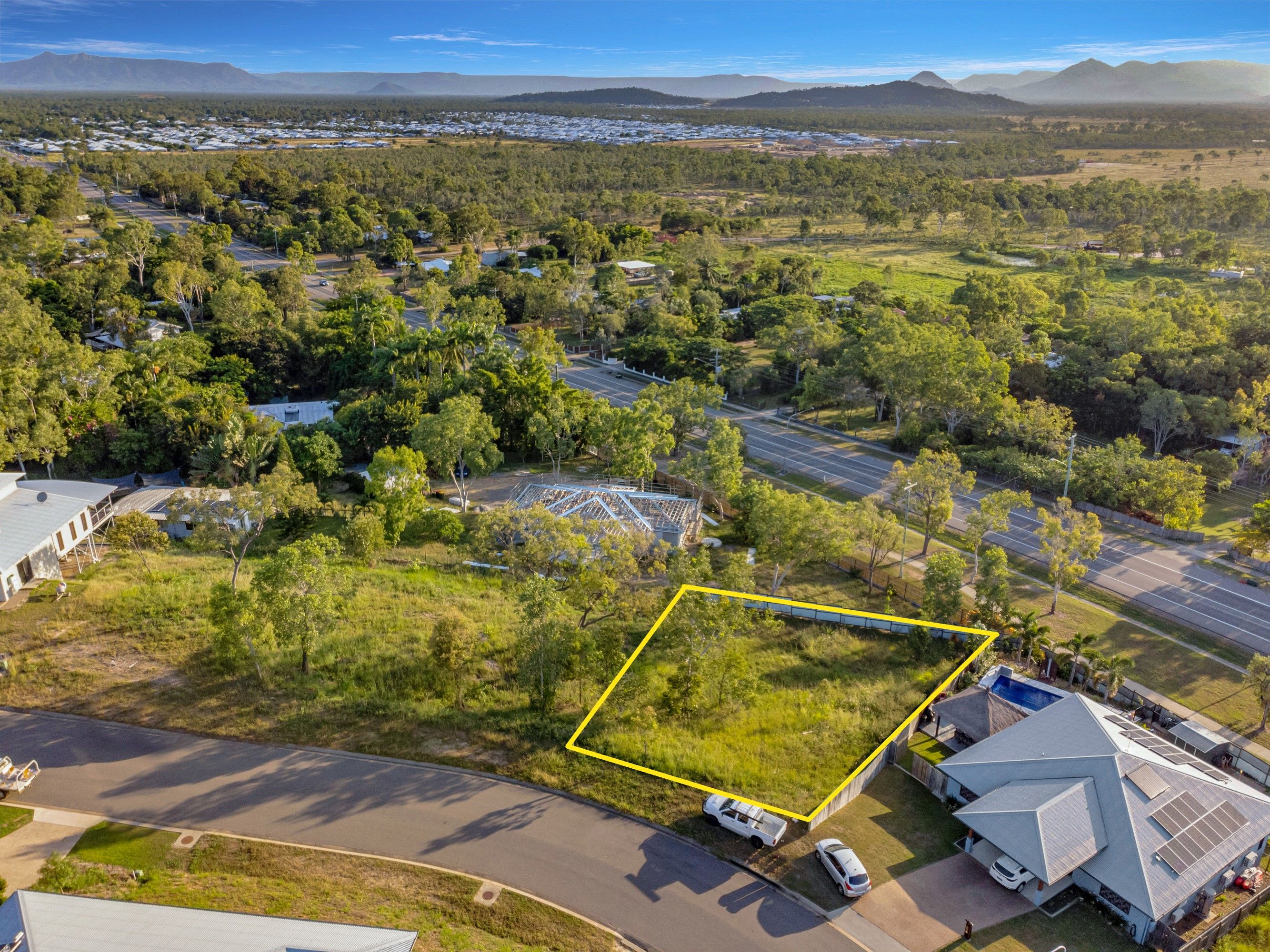 33 Deedes Crescent, Bushland Beach, QLD 4818