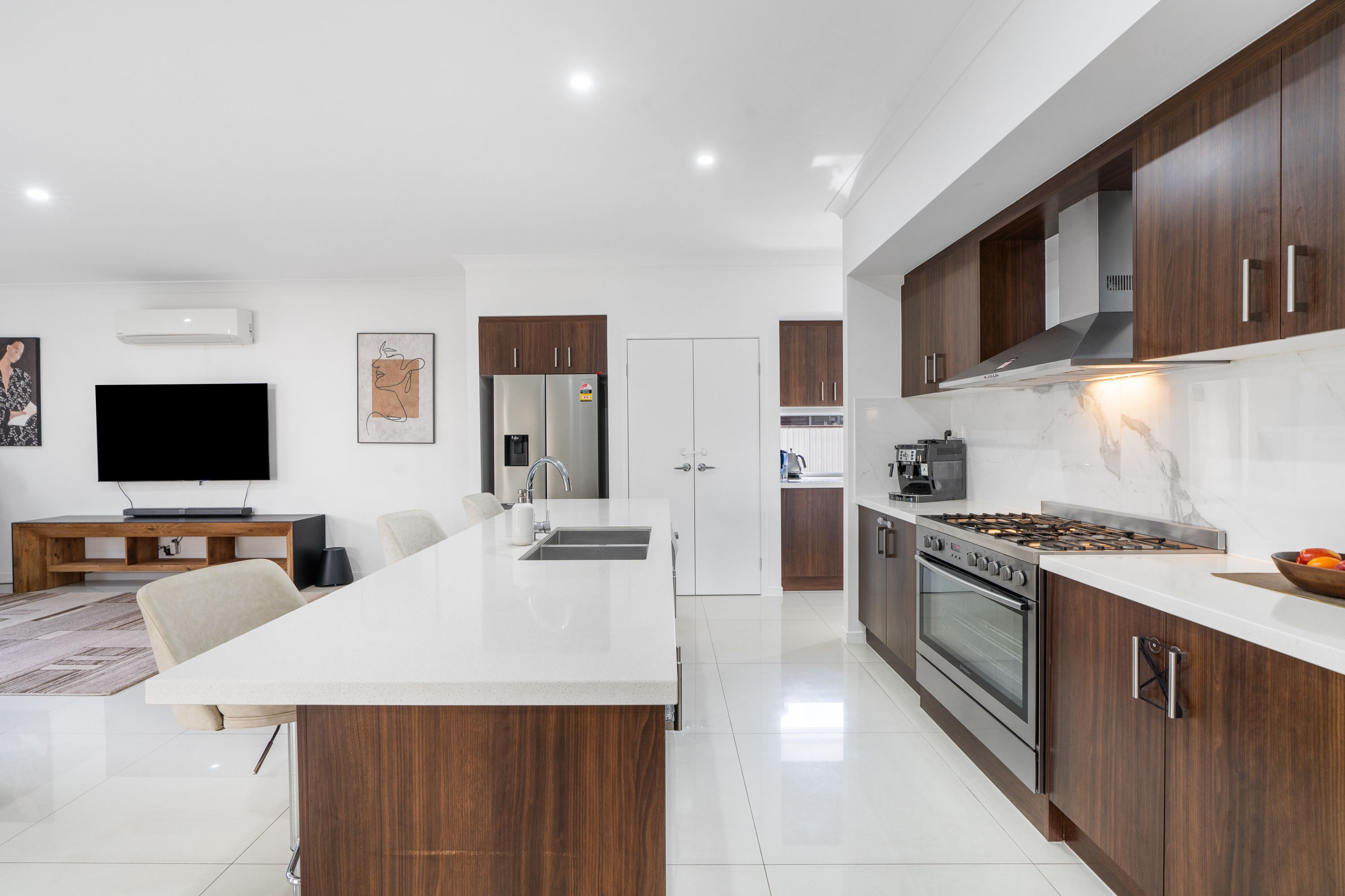 34 Kuranga Avenue, Southport, QLD 4215