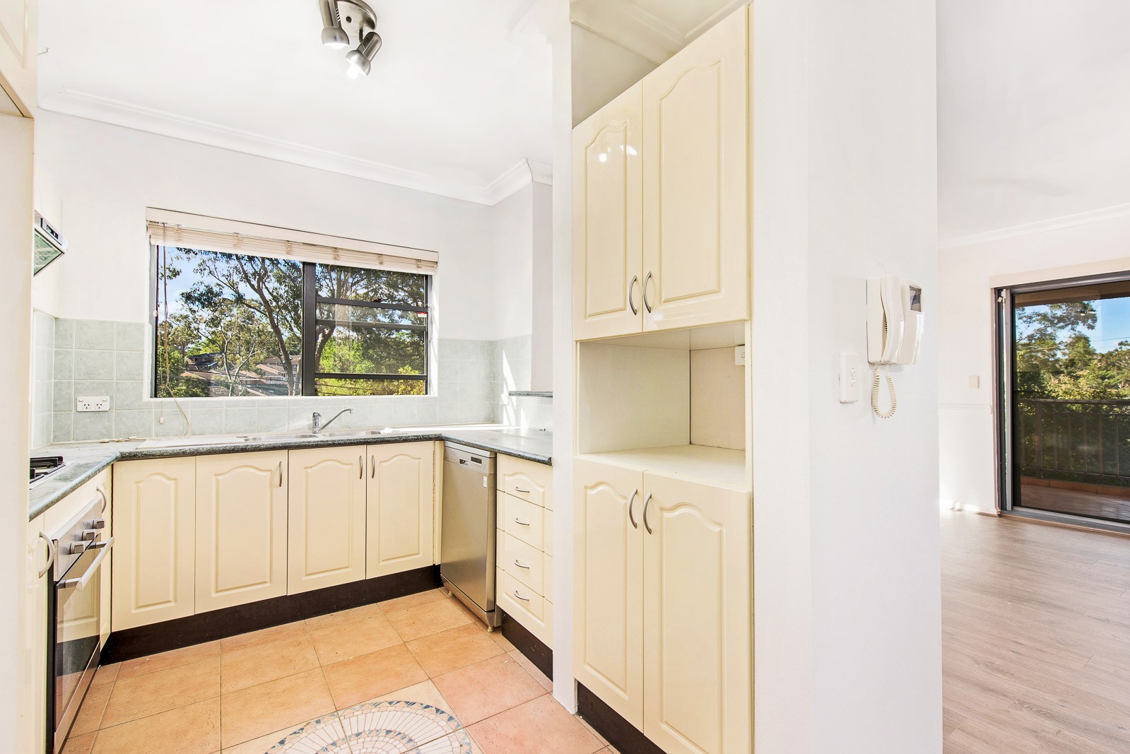 2/2-8 Hill Street, Baulkham Hills, NSW 2153