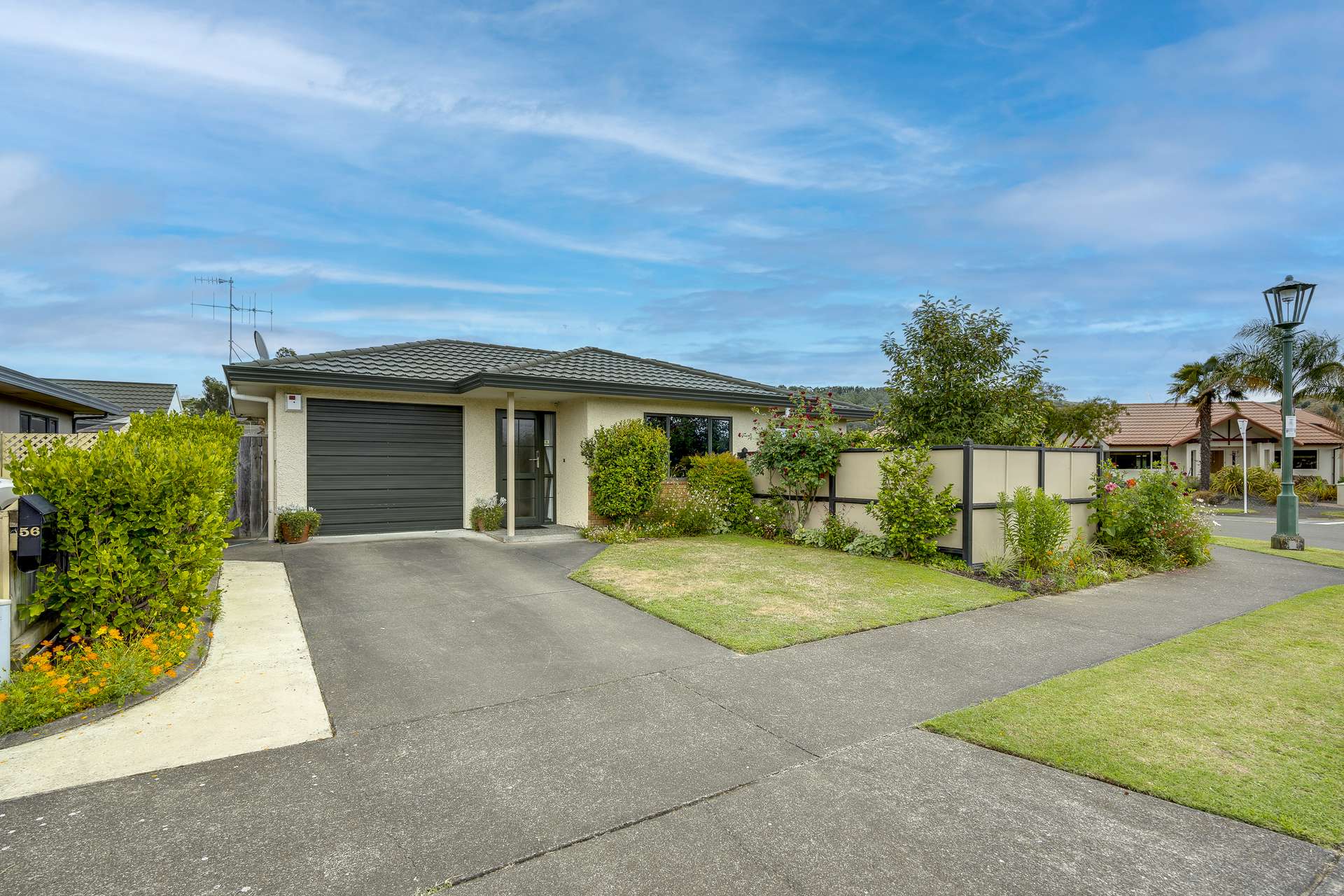 56 Kensington Drive photo 0