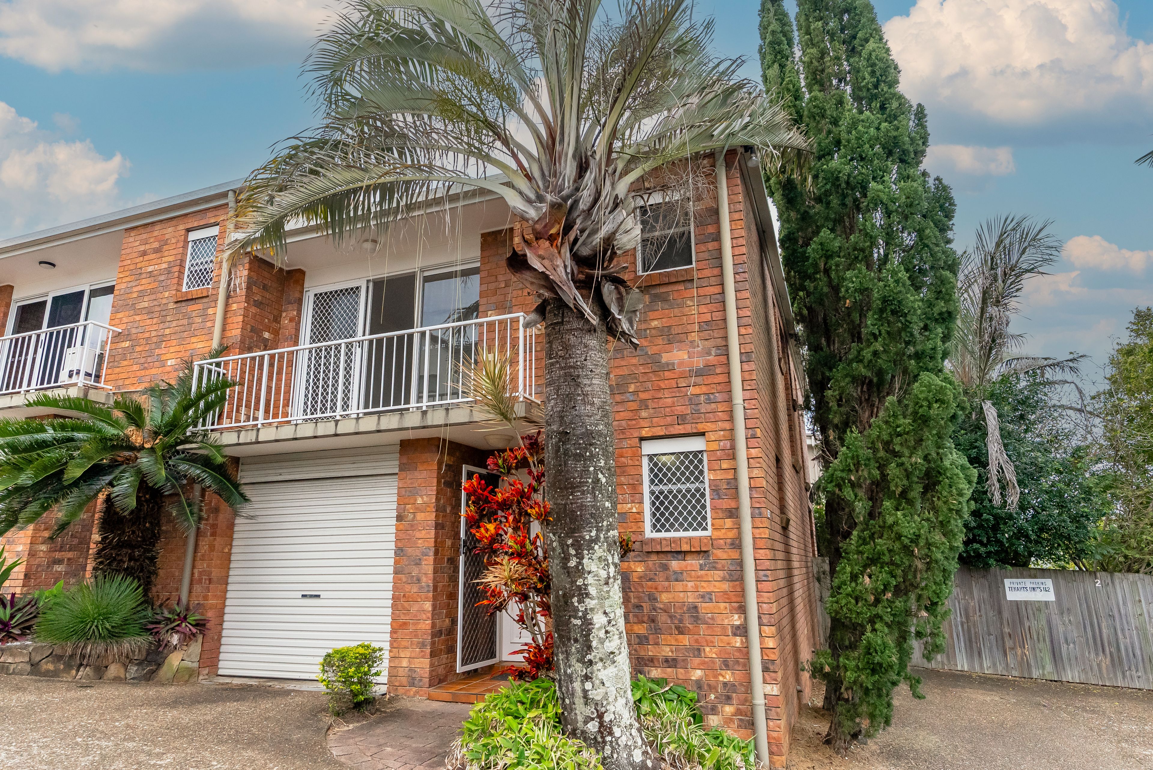 1/4 Kalinda Avenue, Mooloolaba QLD 4557