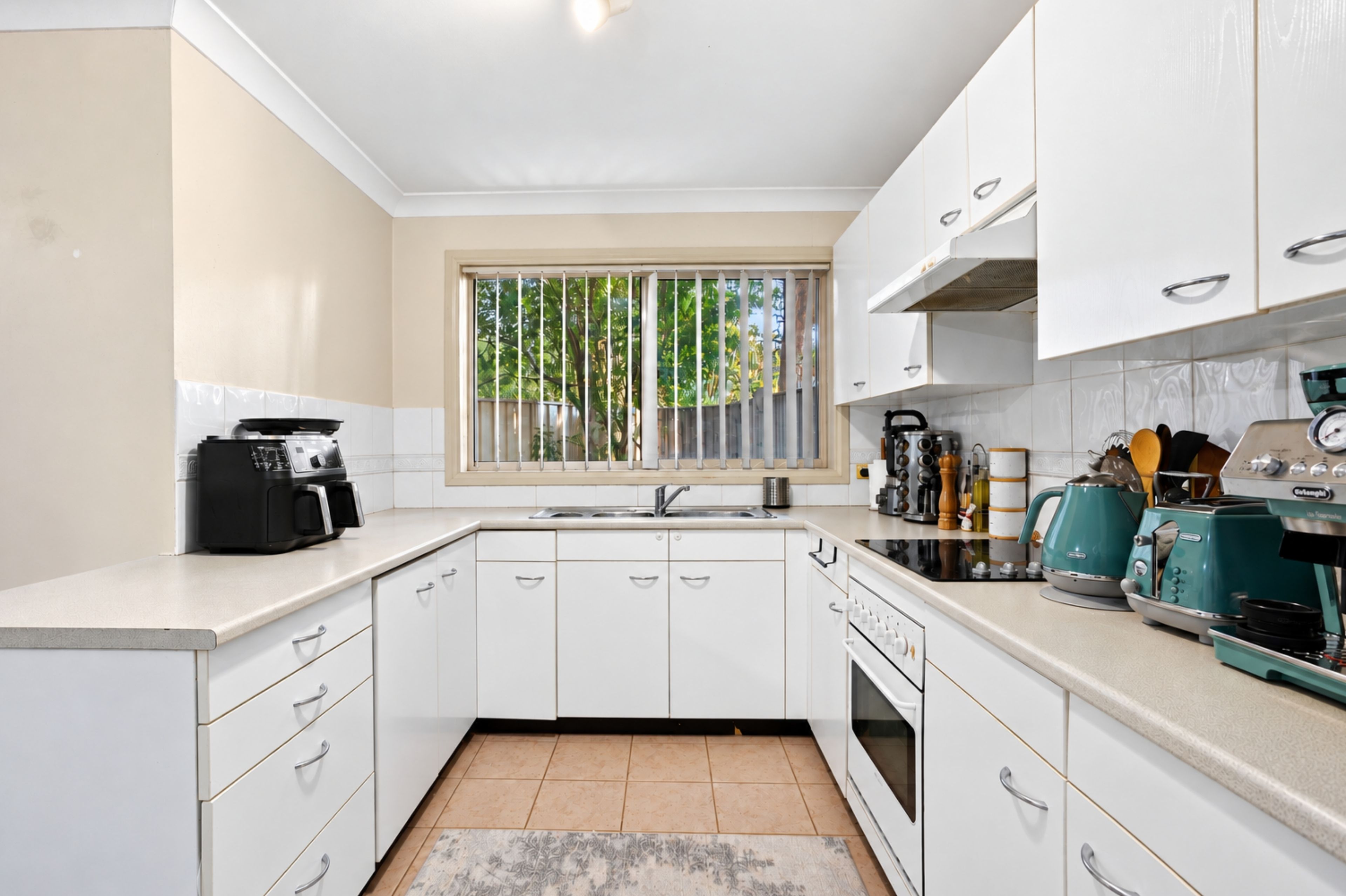 4/4 Catherine Street — photo 3 of 8