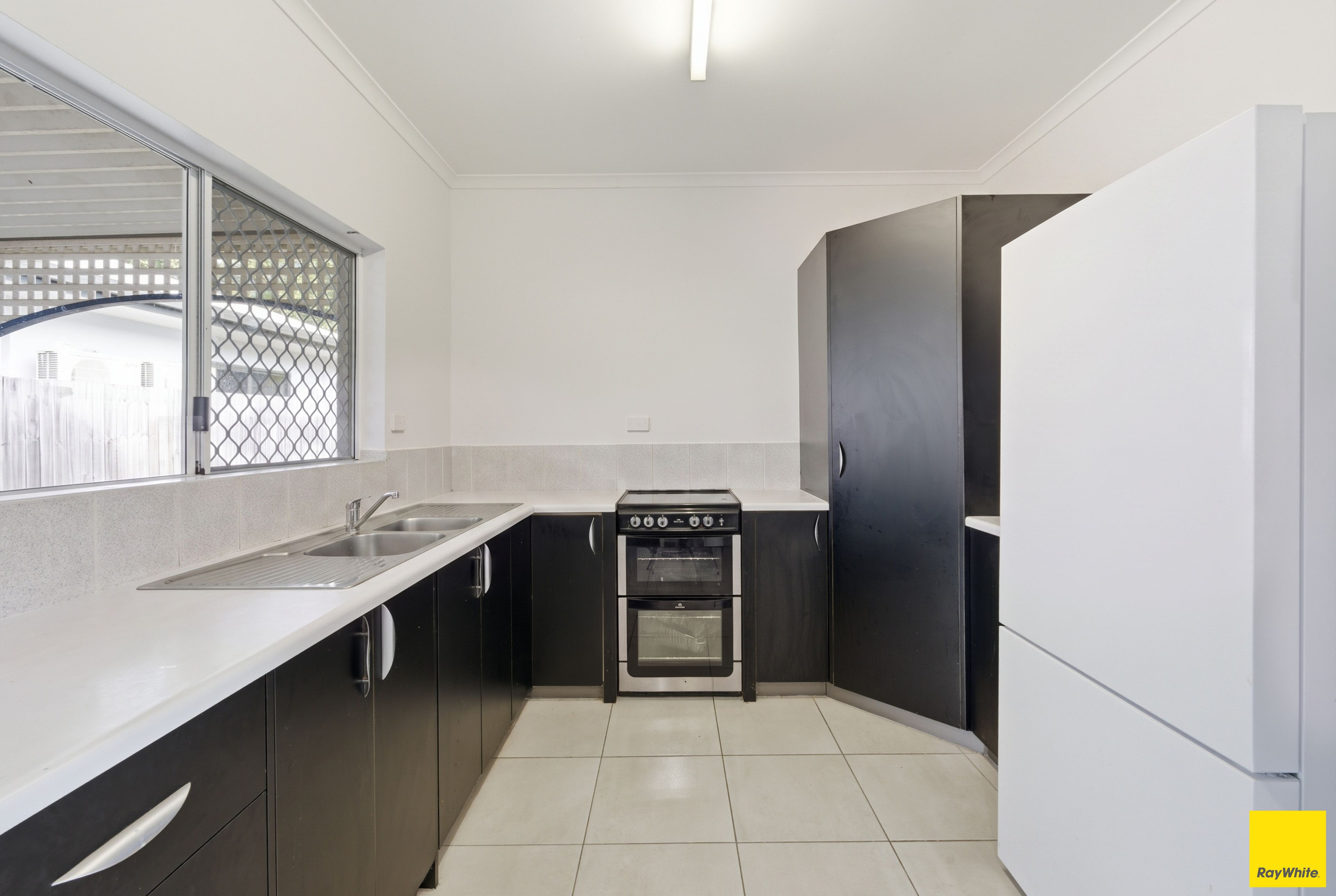5 Michaelangelo Drive, Redlynch, QLD 4870