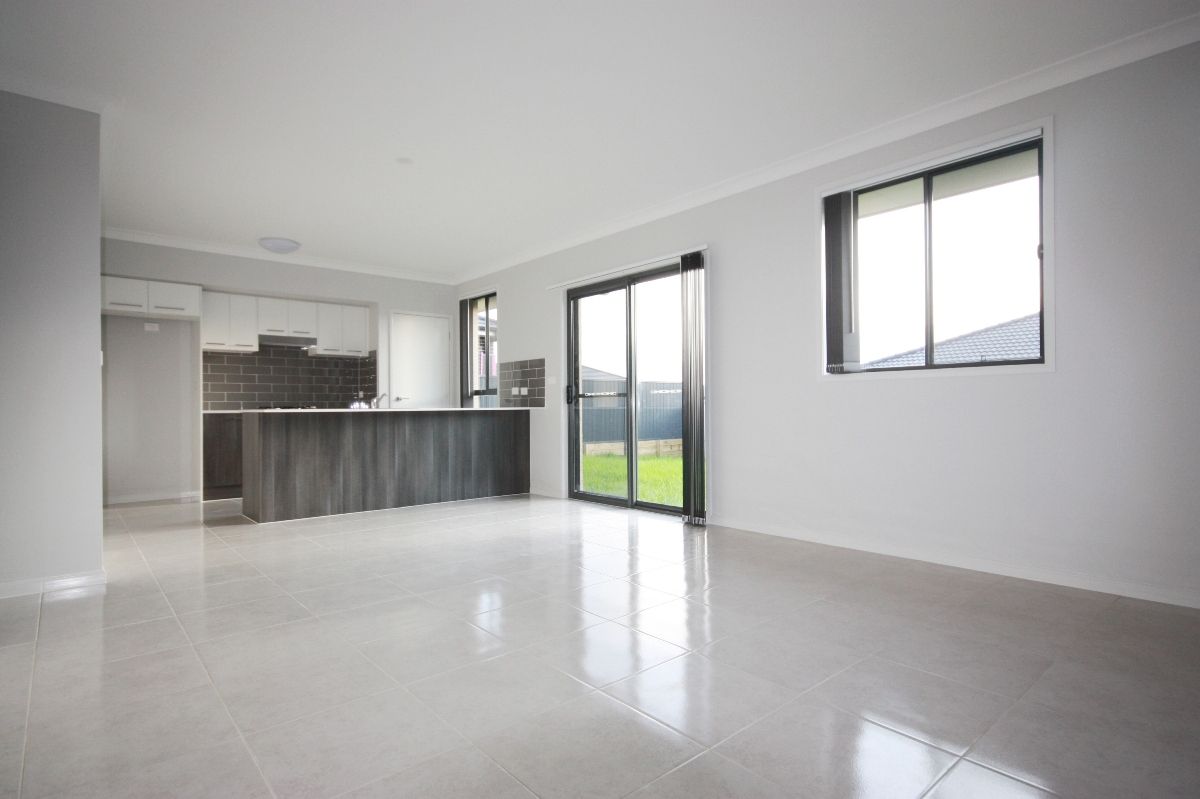 33 Steward Drive, Oran Park, NSW 2570