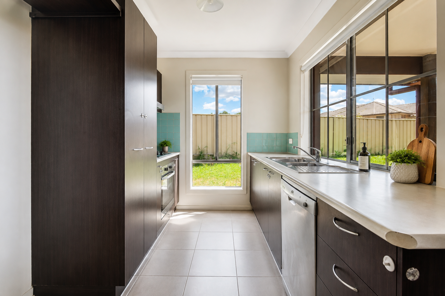 39 Kendall Drive, Hamilton Valley, NSW 2641