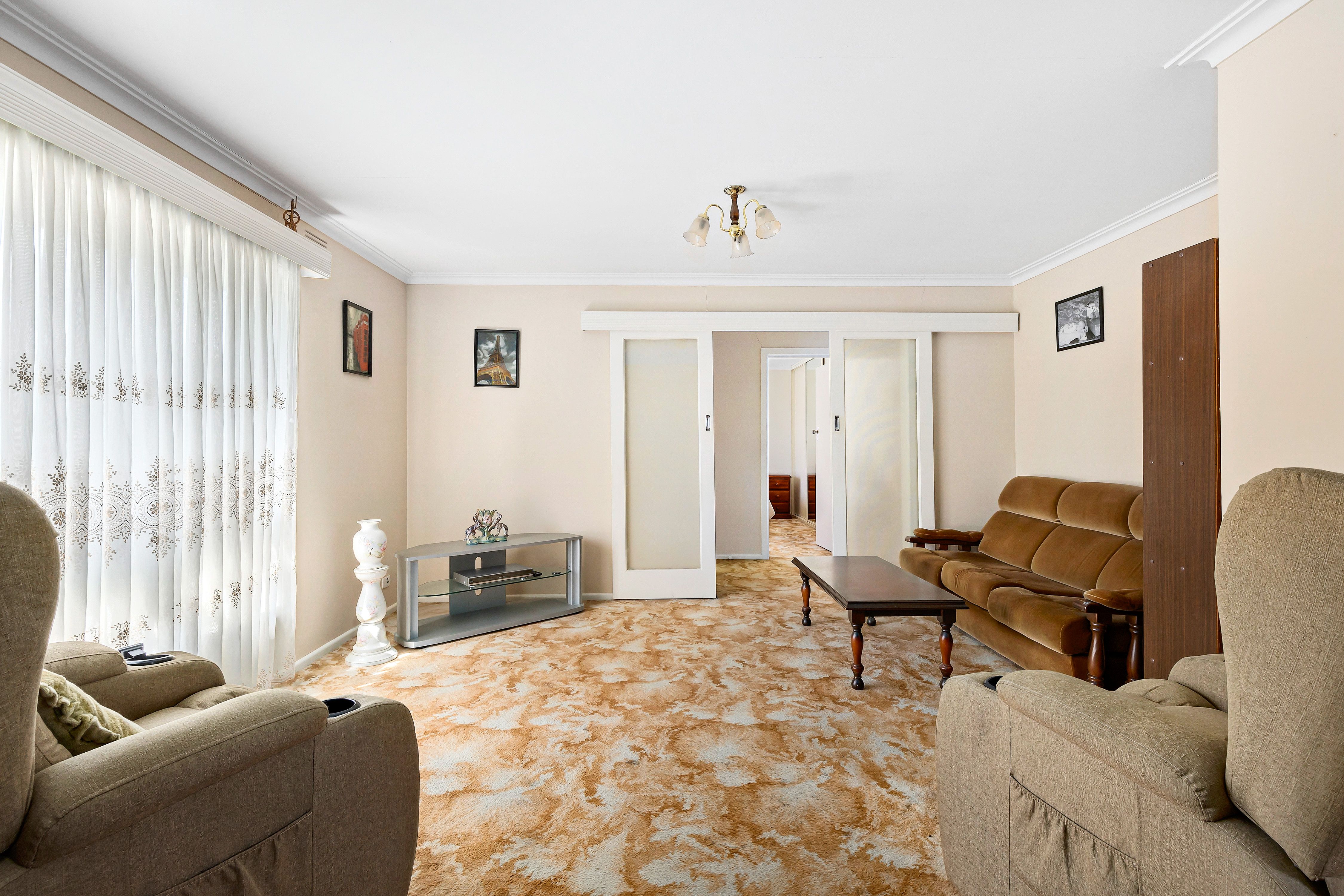 17 Somerlayton Crescent — photo 4 of 18