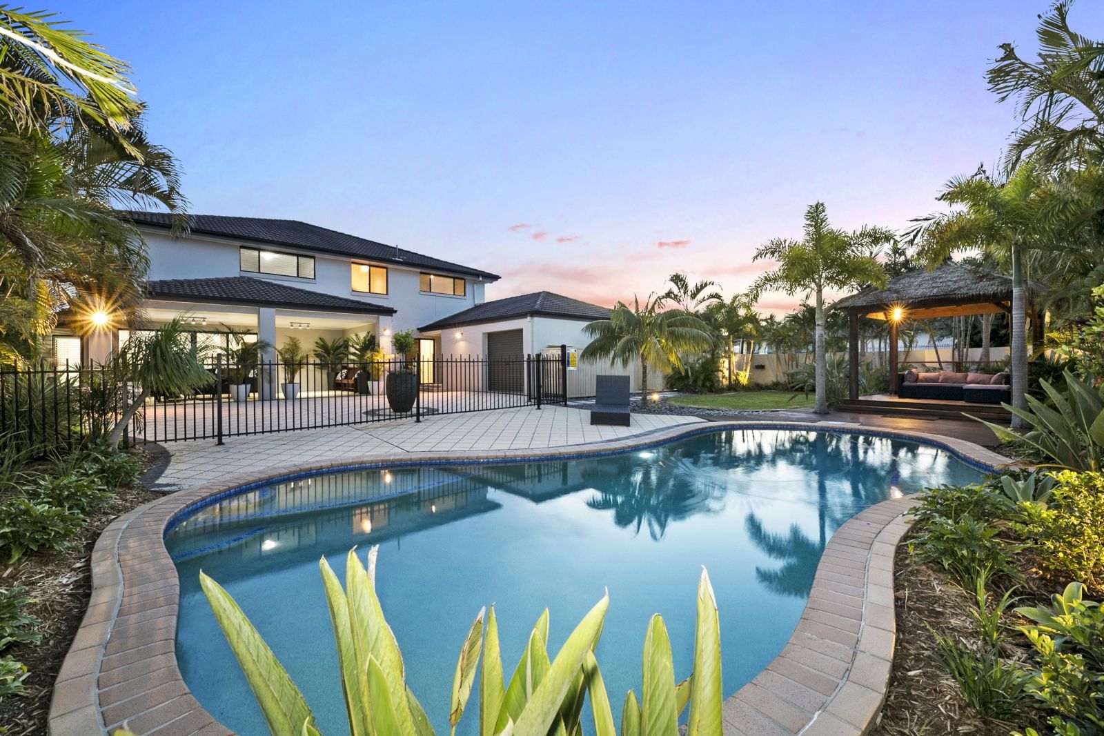 7 London Chase, Arundel QLD 4214