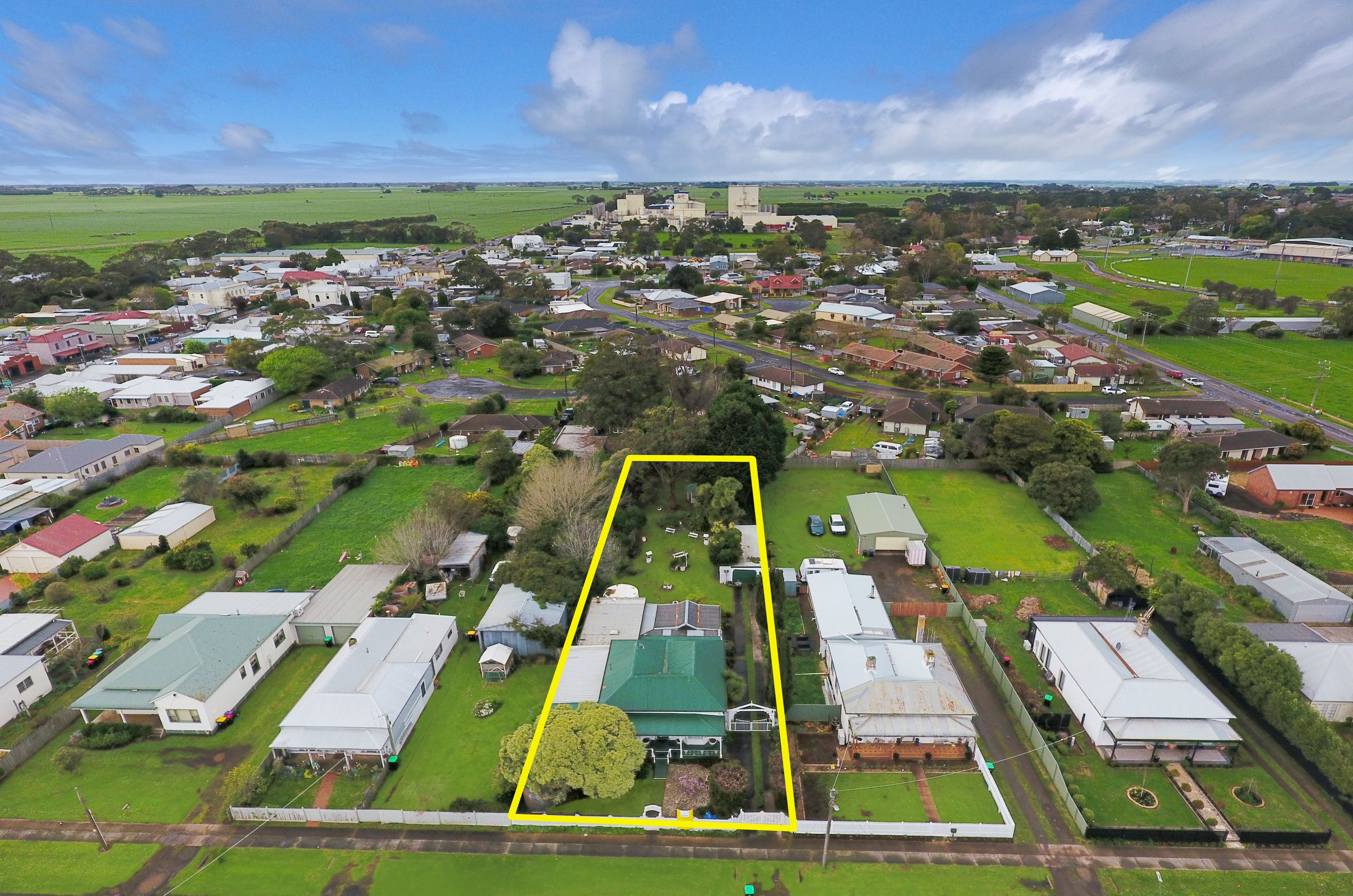 12 Commercial Place, Koroit, VIC 3282