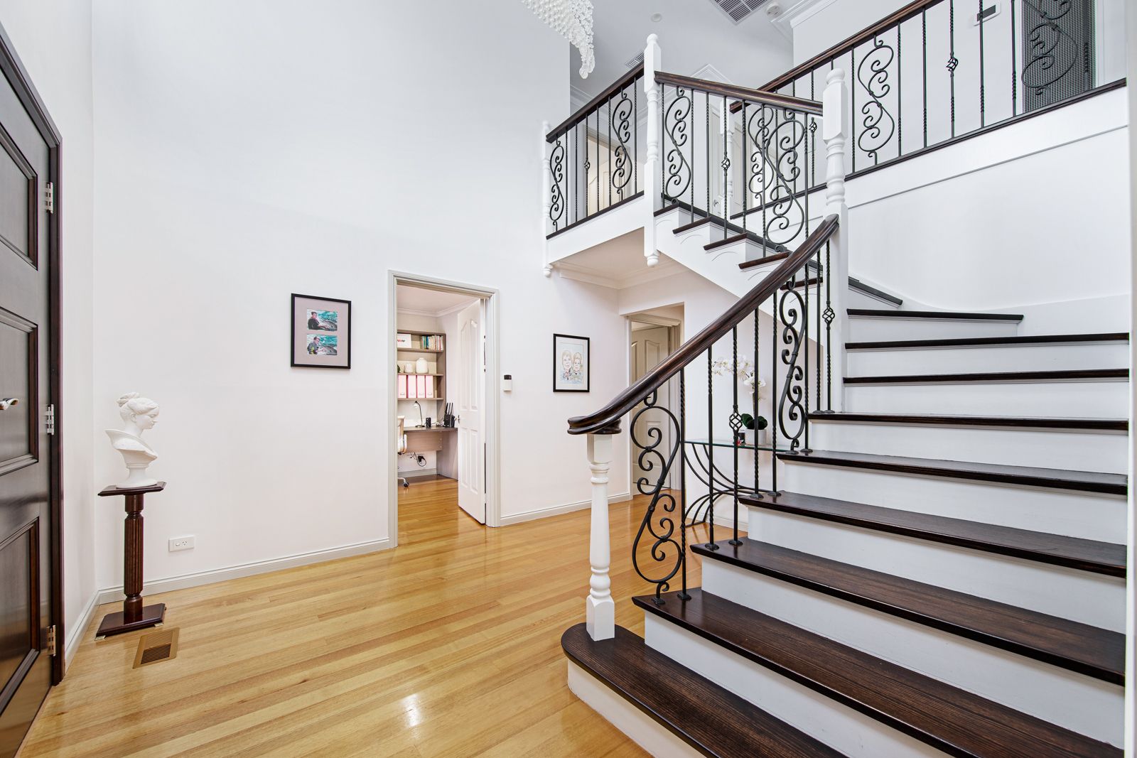 42 Strathconnan Place, Wheelers Hill, VIC 3150