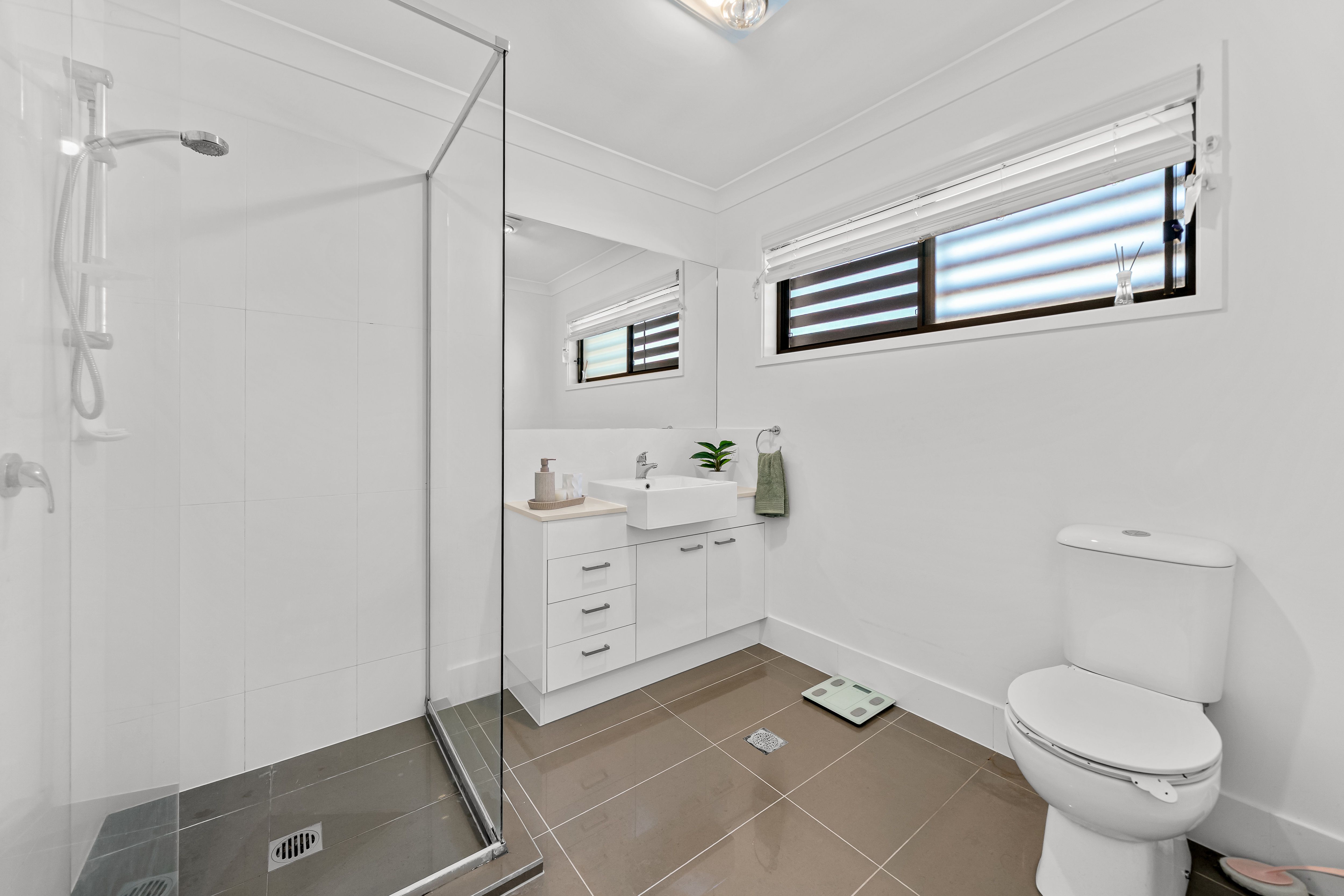 6/380 Benhiam Street — photo 8 of 28