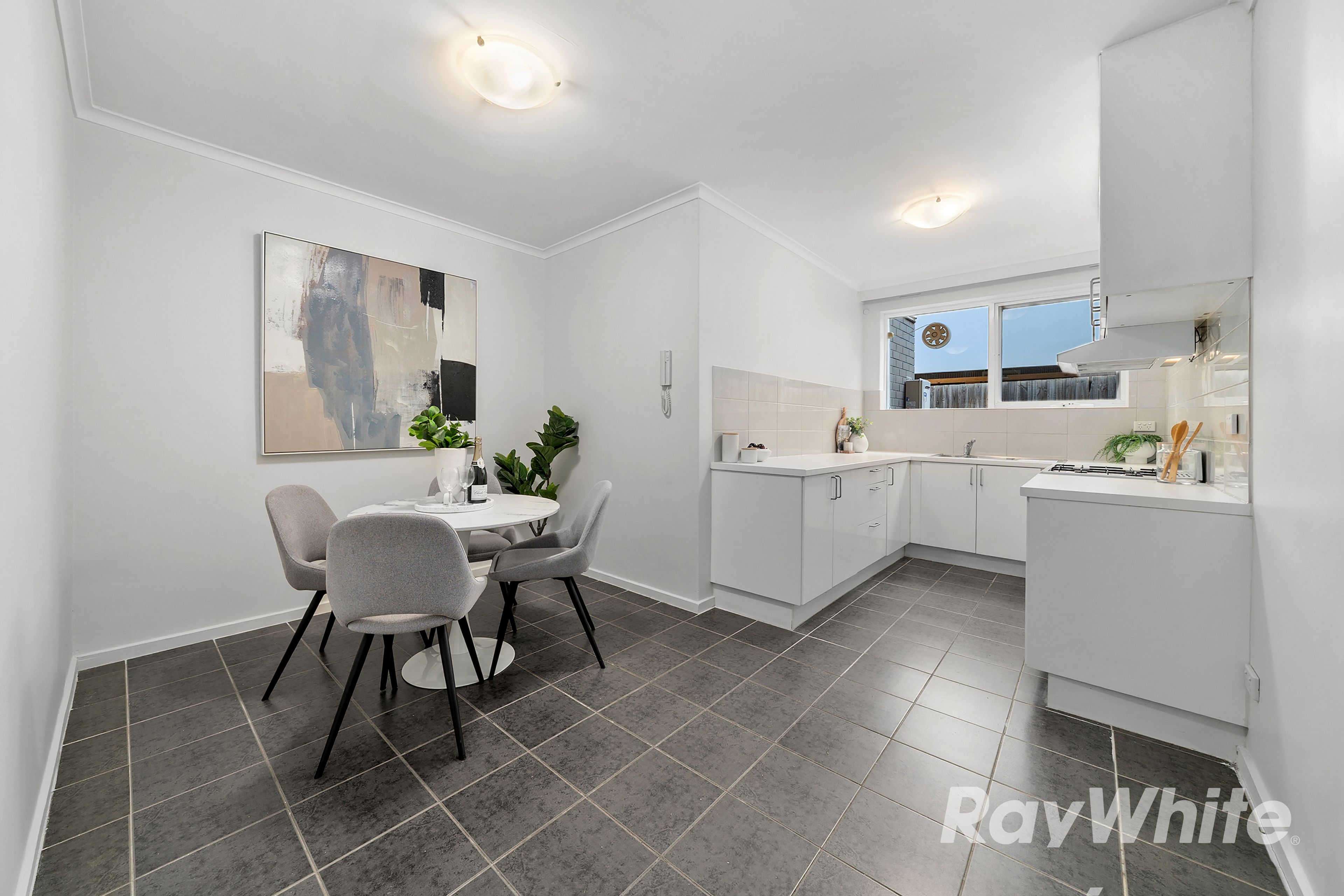 2/4 Kokaribb Road, Carnegie, VIC 3163