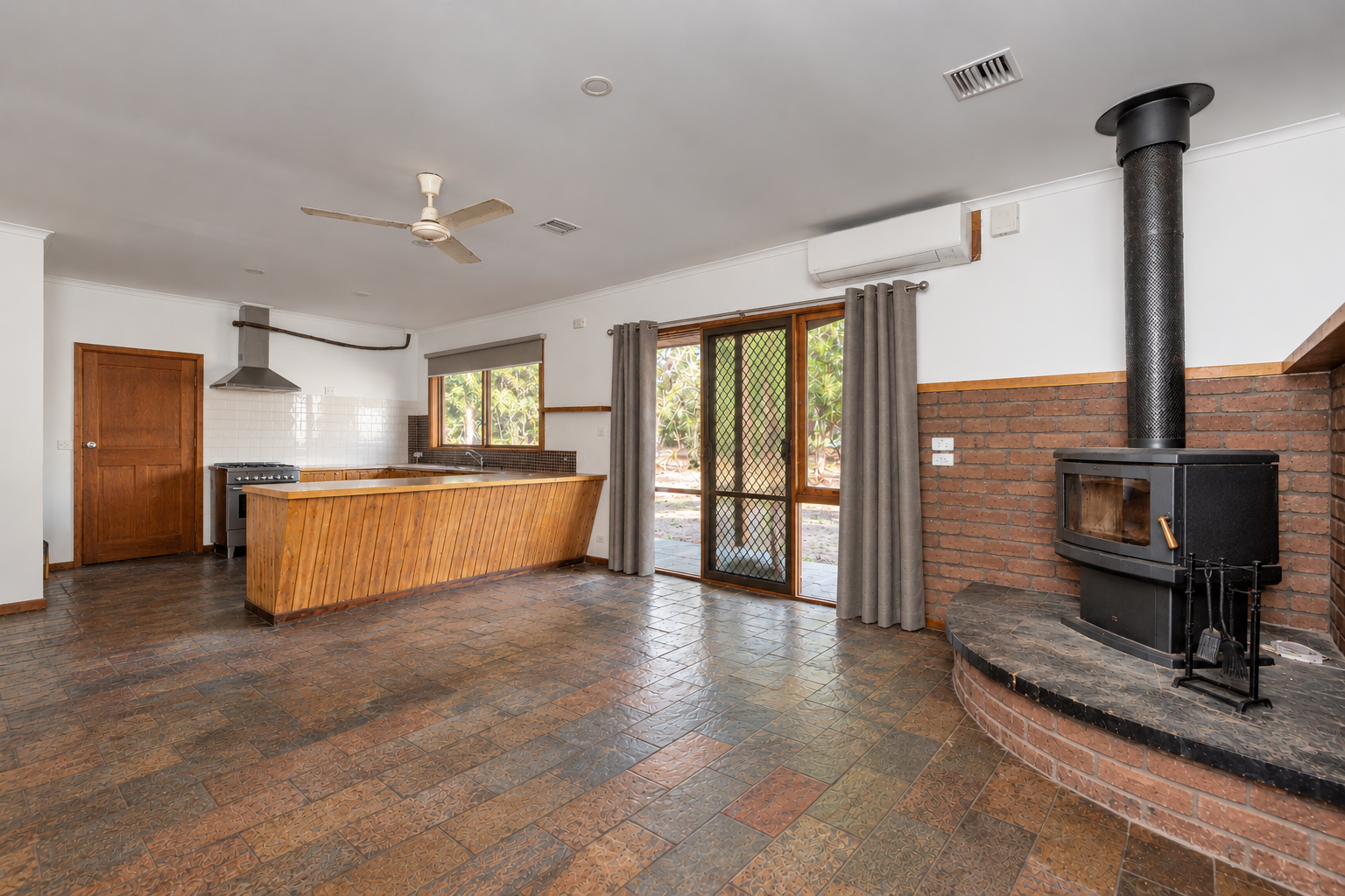 187 Hendersons Road — photo 3 of 3